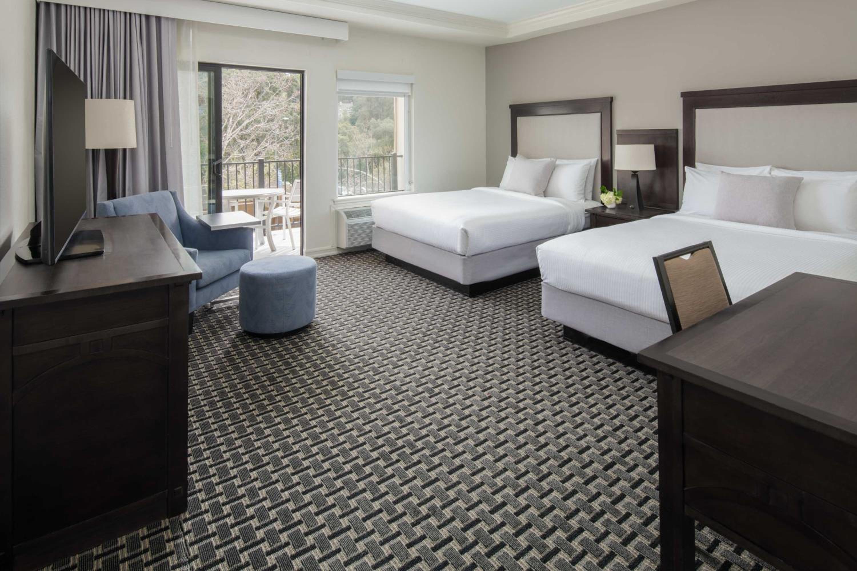 Two Queen Beds with Balcony - Disability Access photo 1
