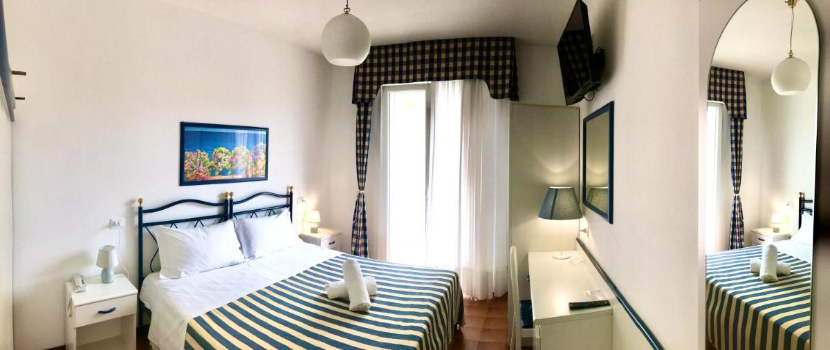 Double or Twin Room photo 3