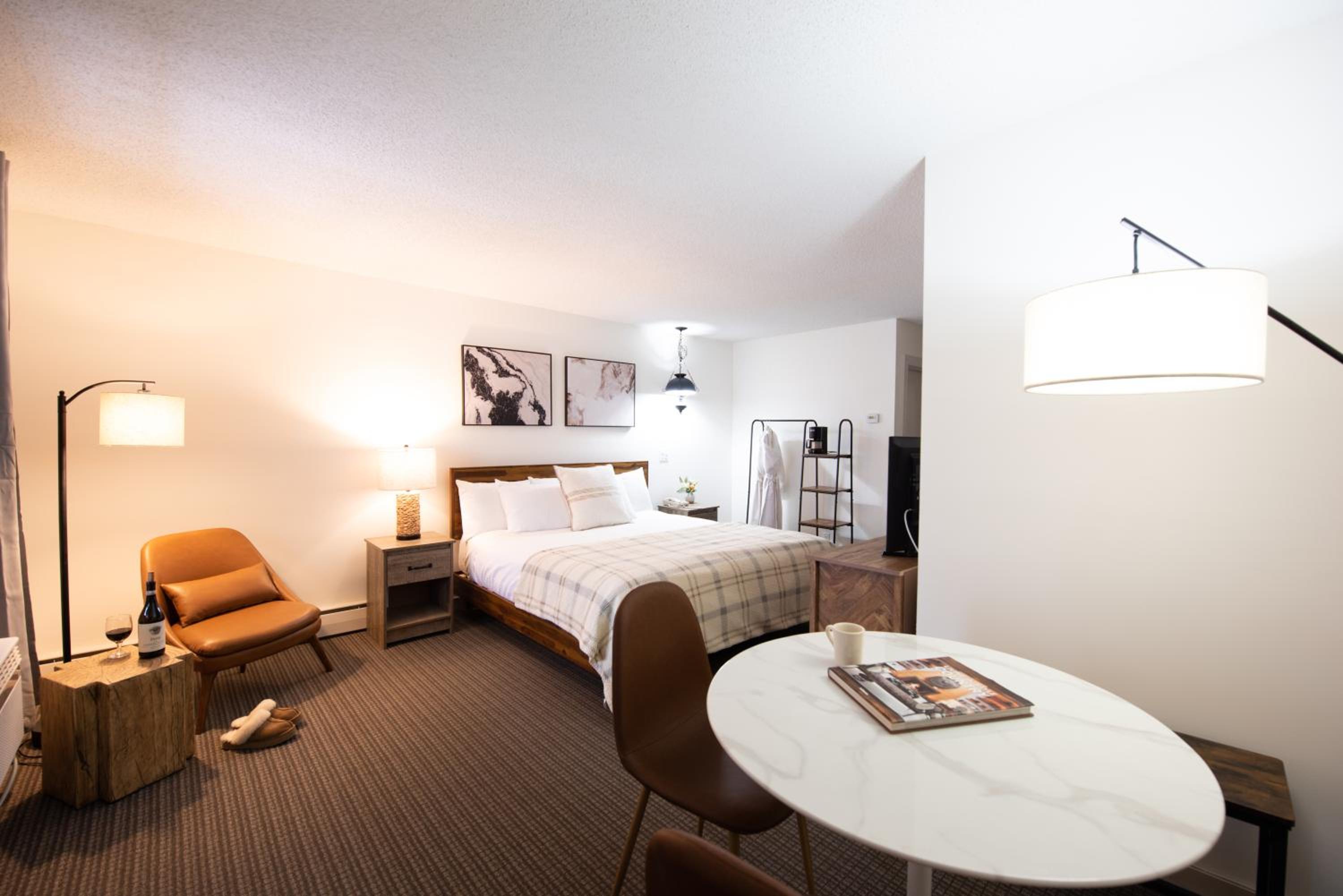Standard King Room - Photo 2