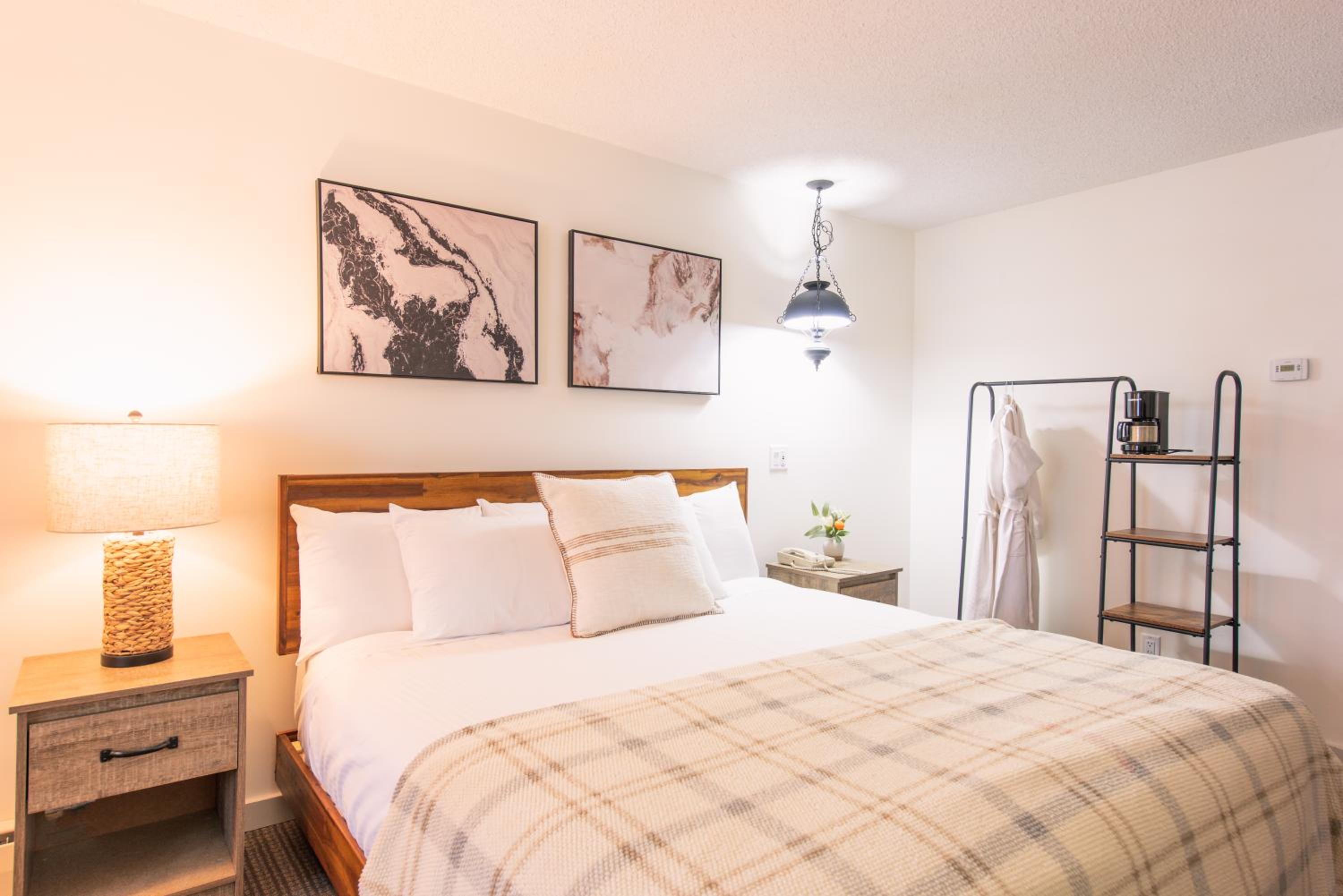 Standard King Room - Photo 1
