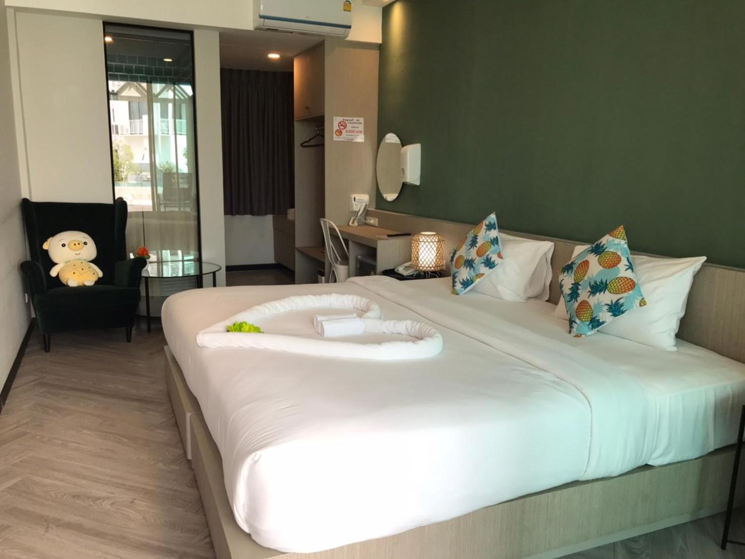 Family Suite with Balcony - Photo 28