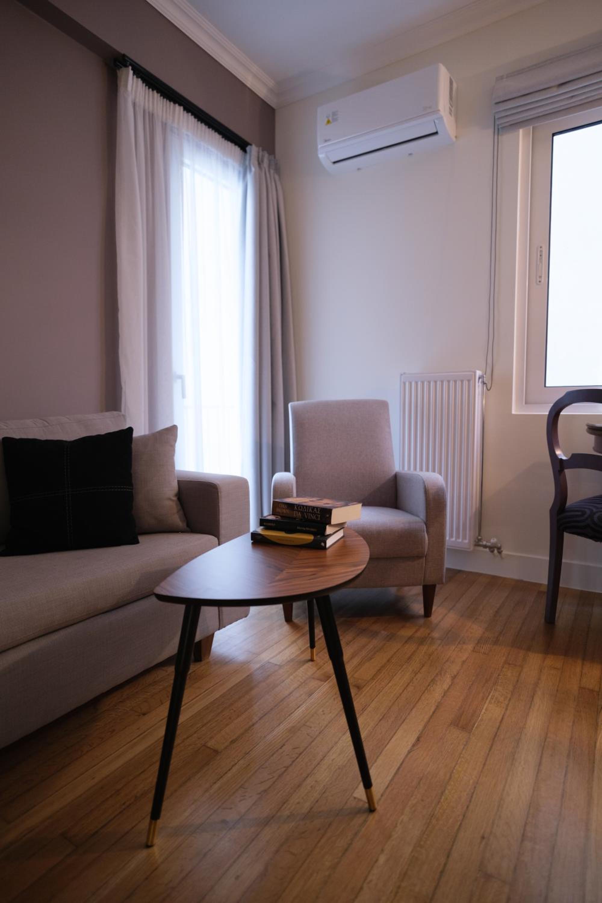 Purple One-Bedroom Suite photo 2