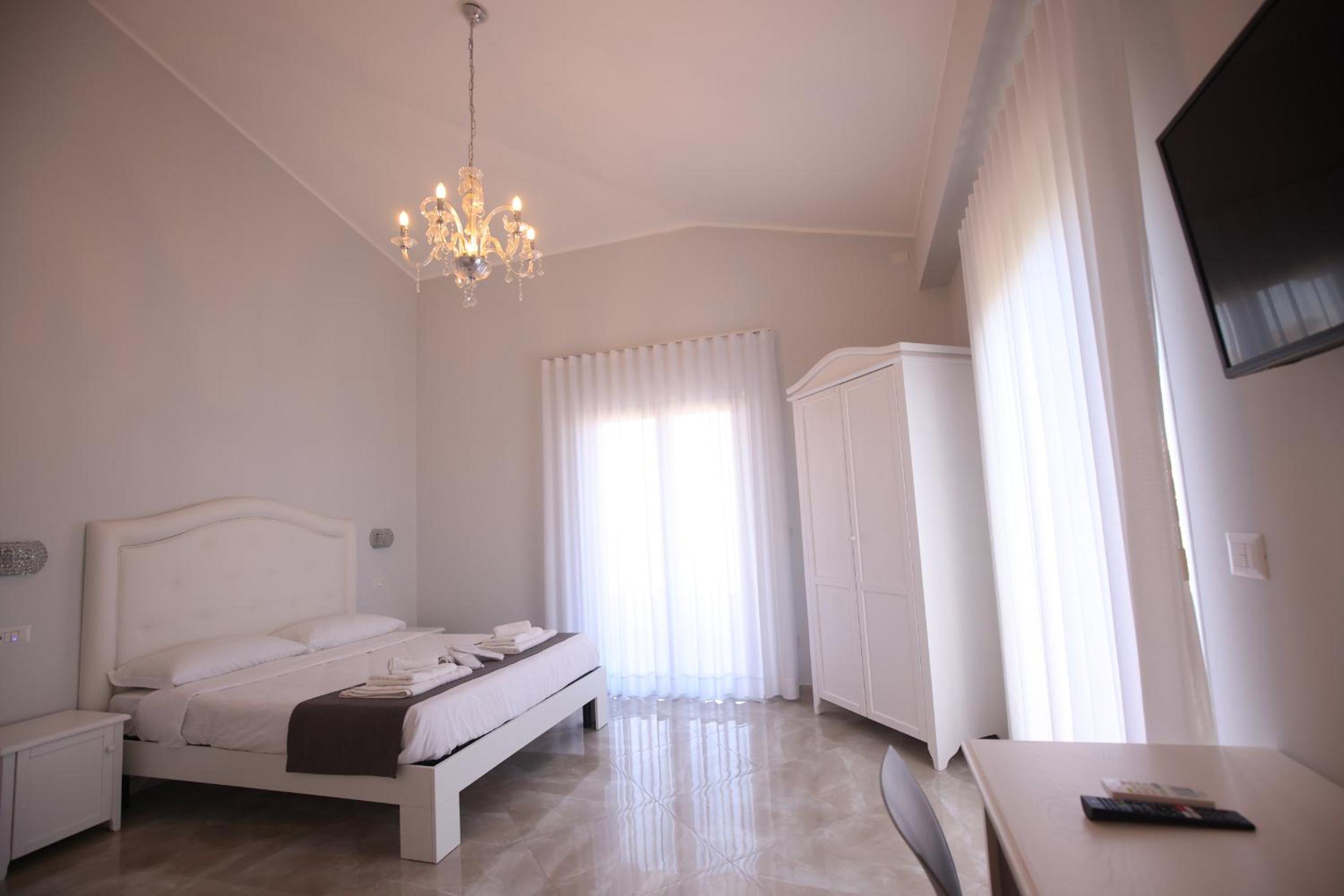 Deluxe Double Room with Balcony and Sea View
