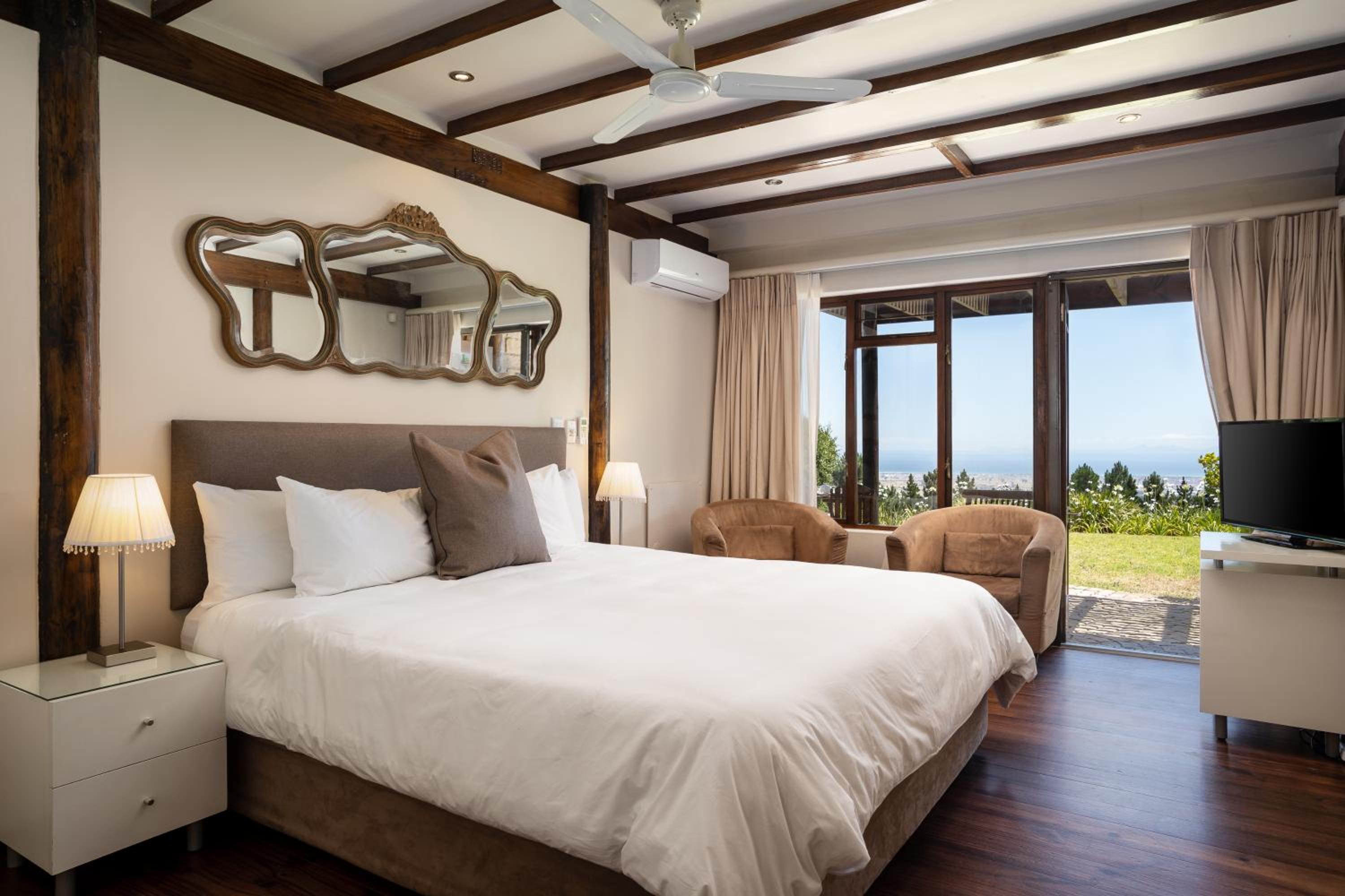 Luxury King Room