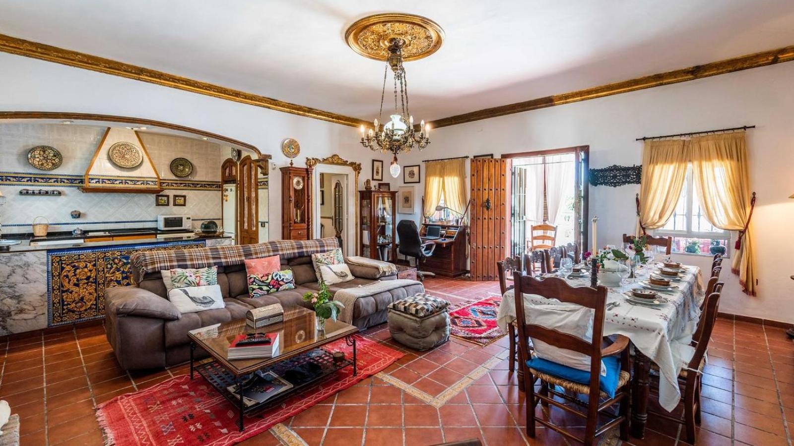 Four-Bedroom House photo 2