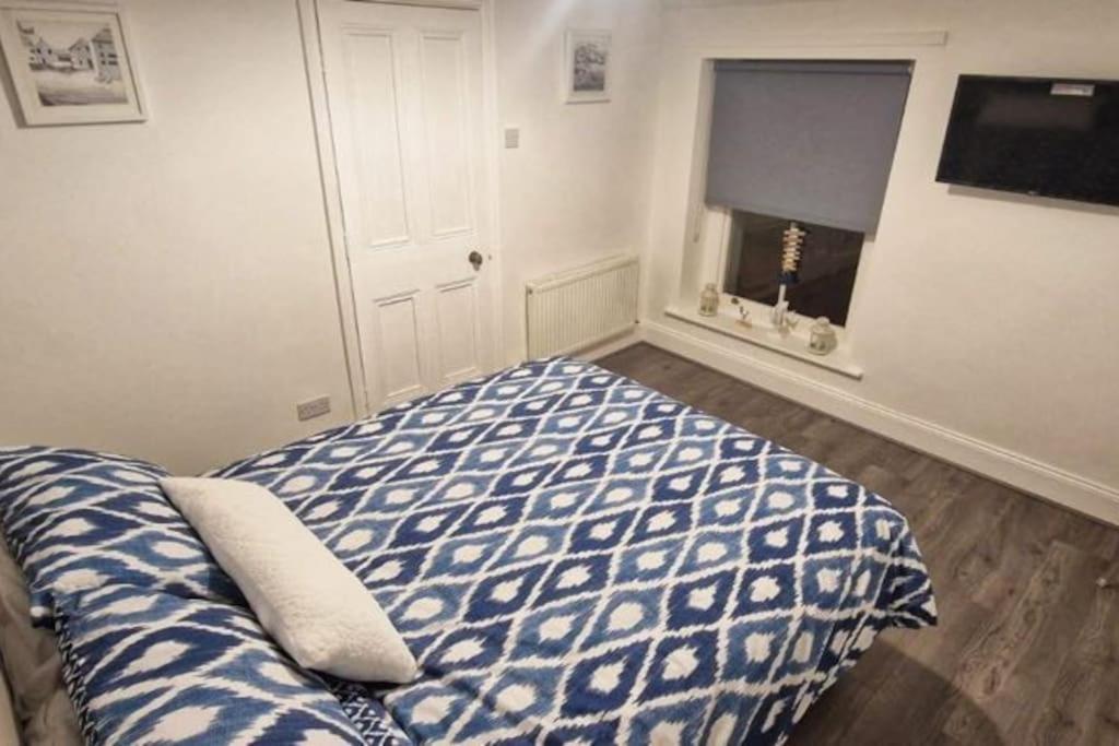 Three-Bedroom House photo 3