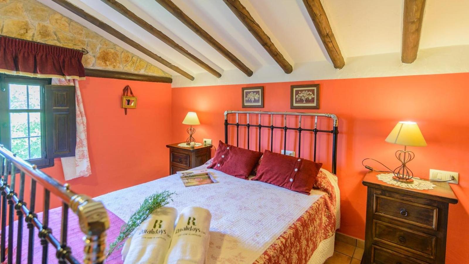Ten-Bedroom House photo 2