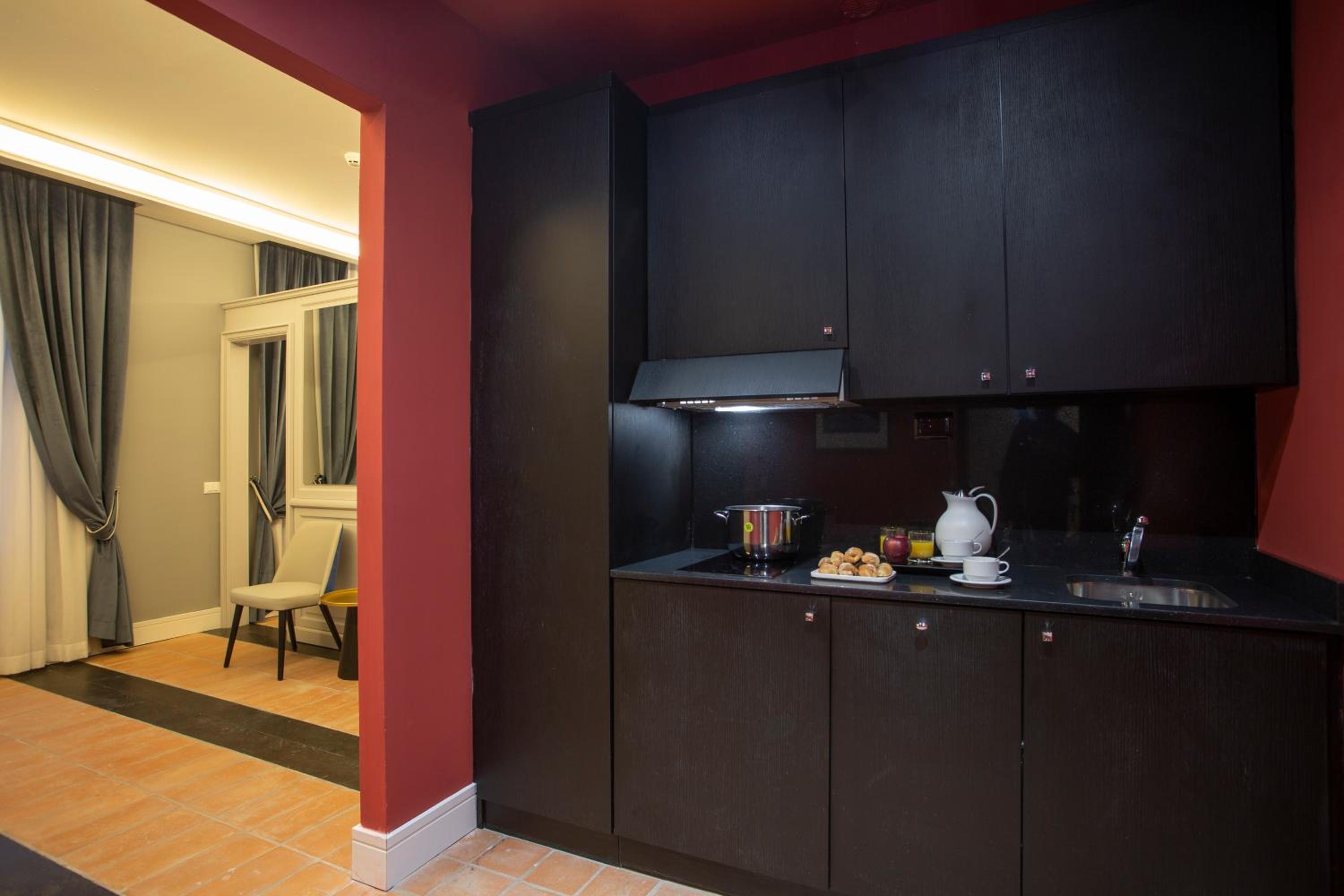 Superior Double or Twin Room thumbnail 6