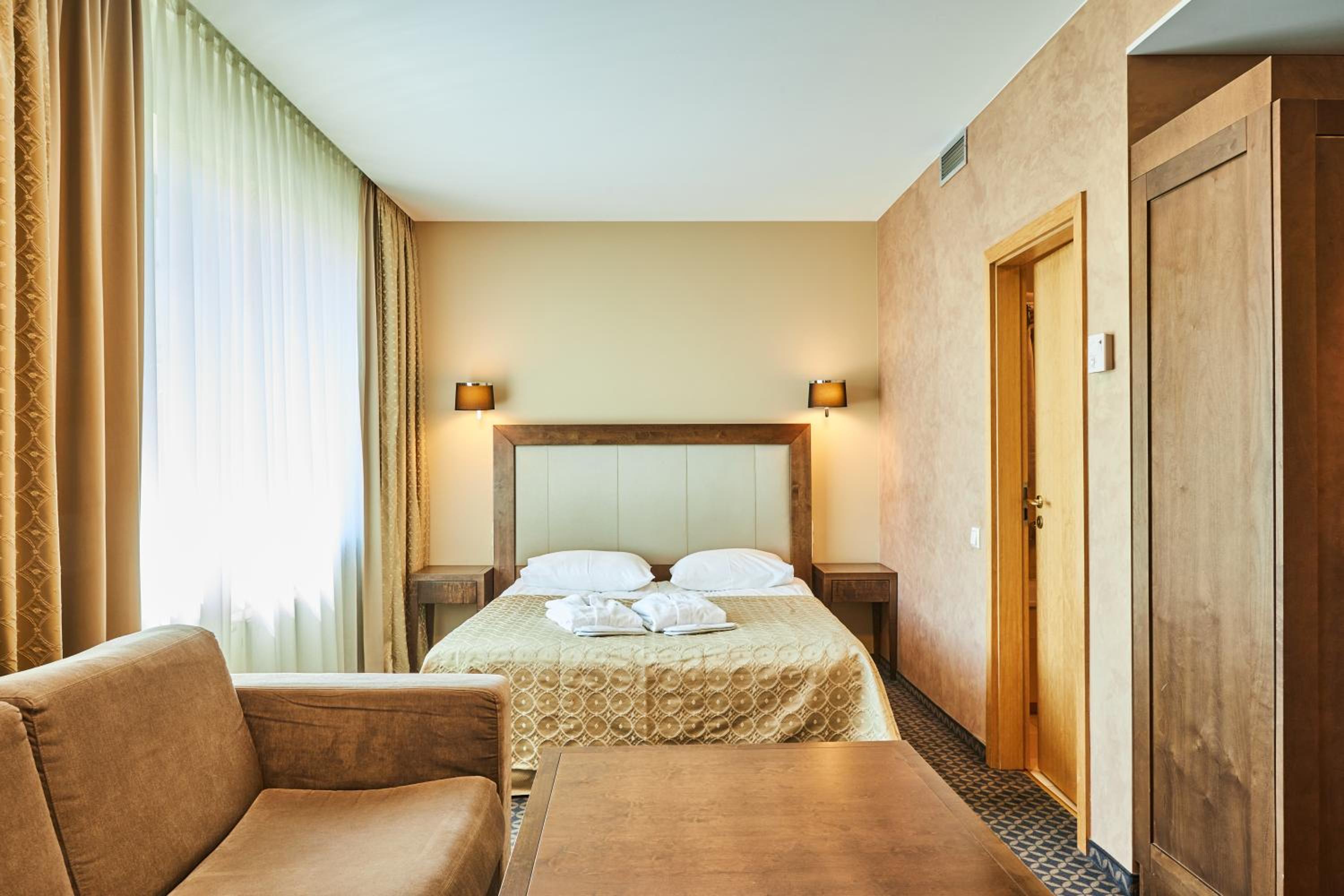 Double or Twin Room with Spa Access - Photo 1