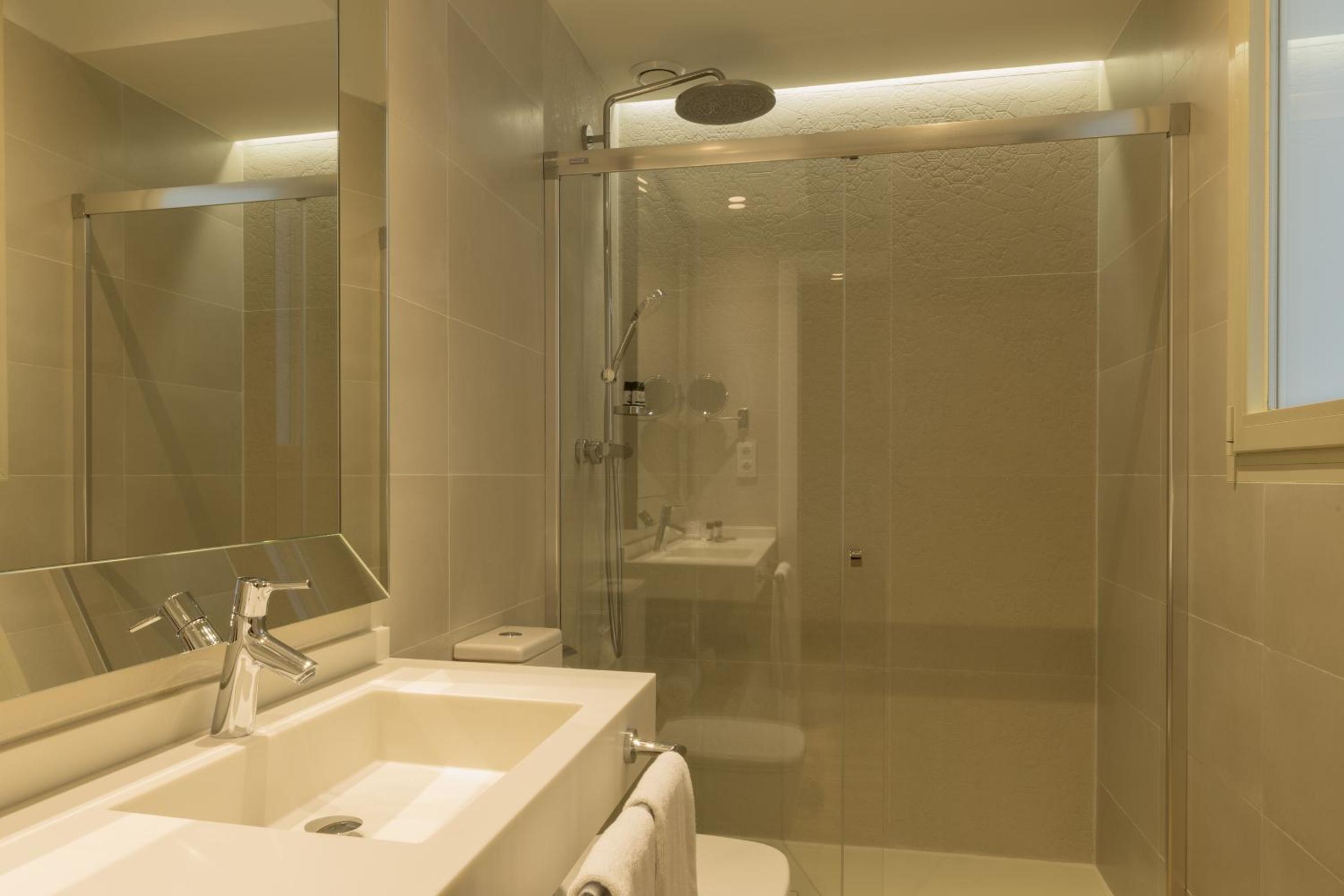 Double or Twin Room (1-2 Adults)