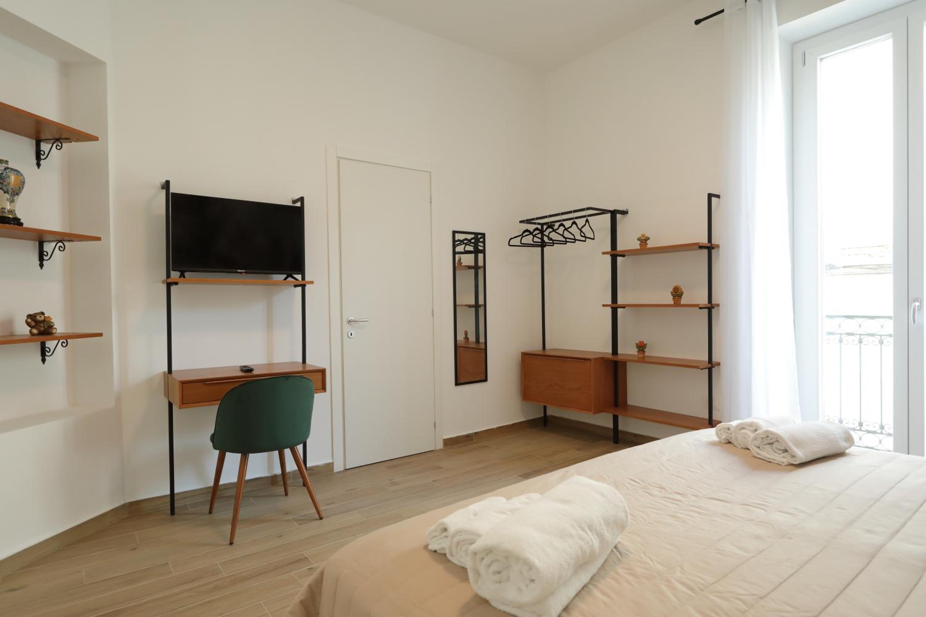 Double Room with Private Bathroom - Photo 12