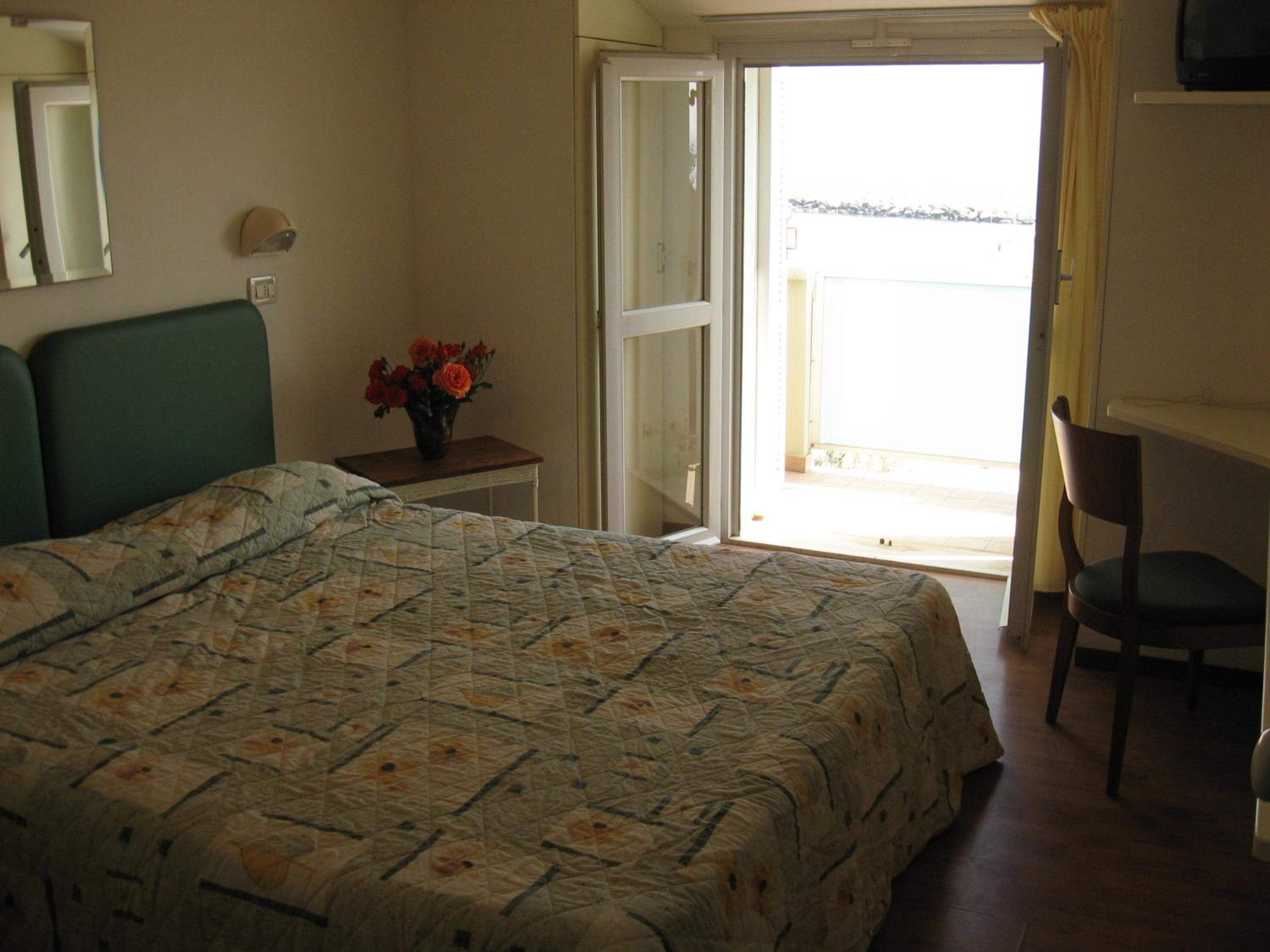 Double Room with Sea View - Photo 21
