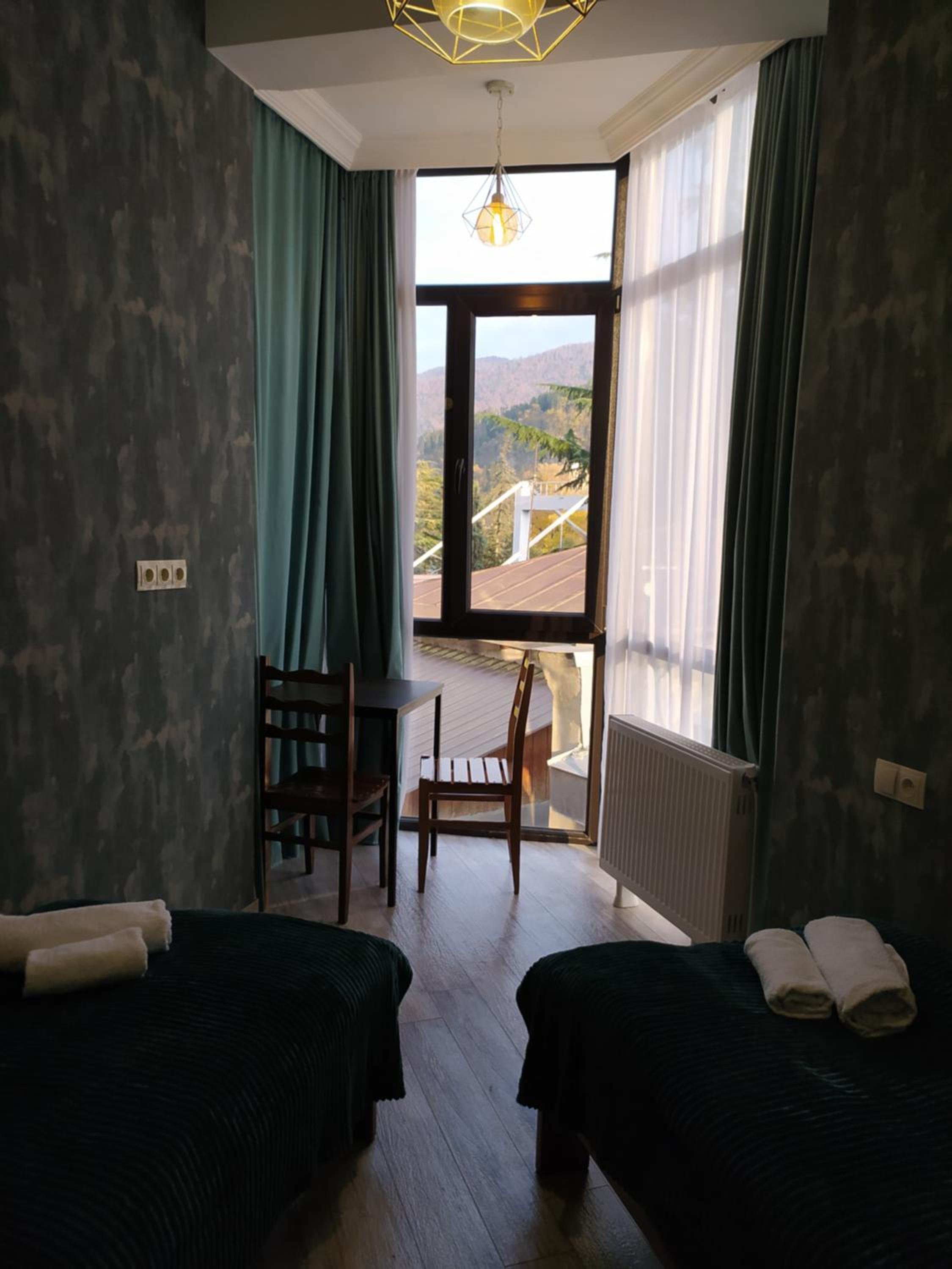 Standard Twin Room with Mountain View
