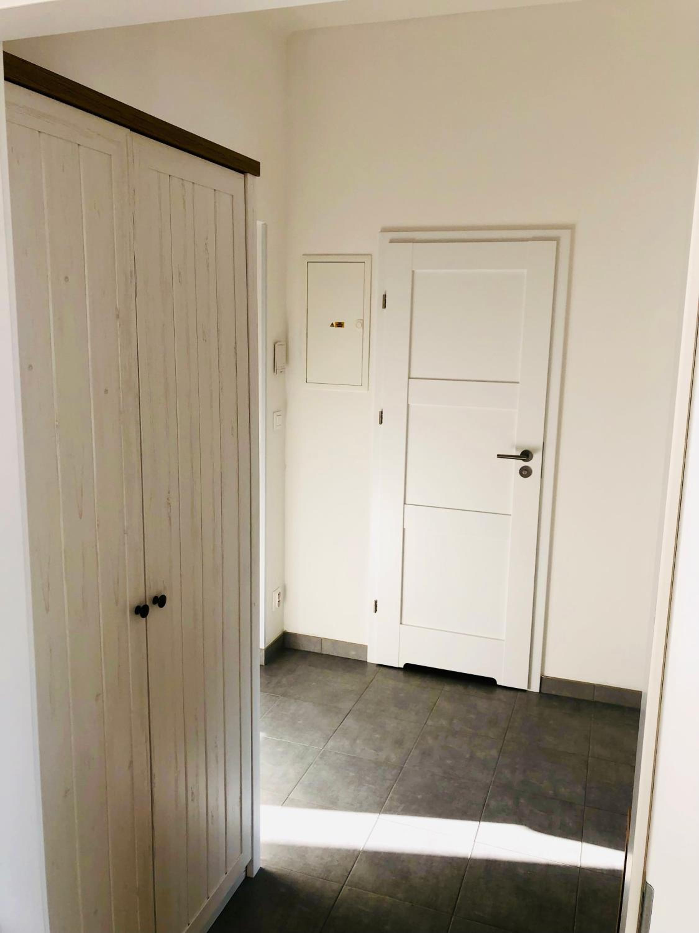 One-Bedroom Apartment - Photo 2