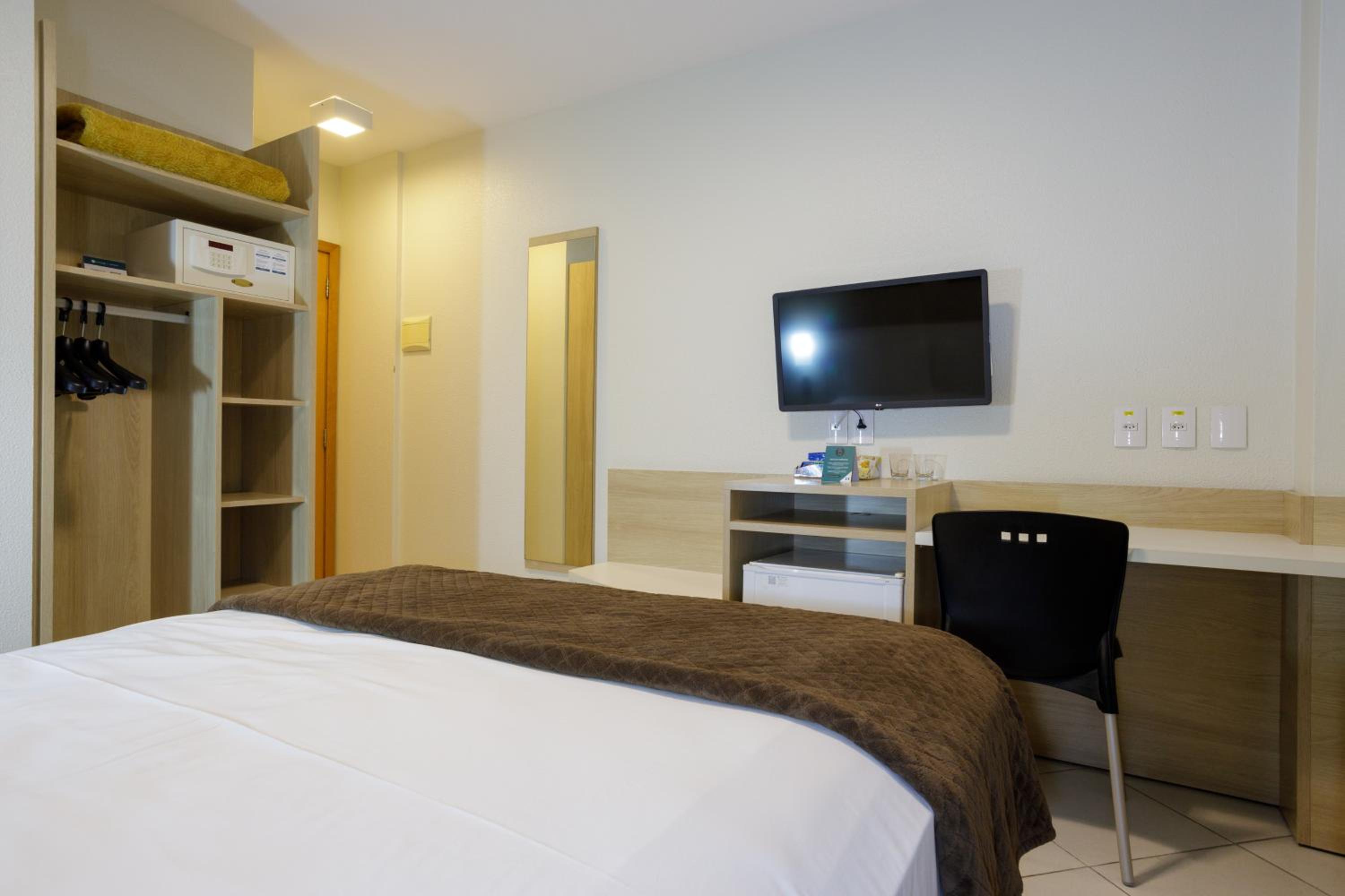 Standard Double Room - Photo 3