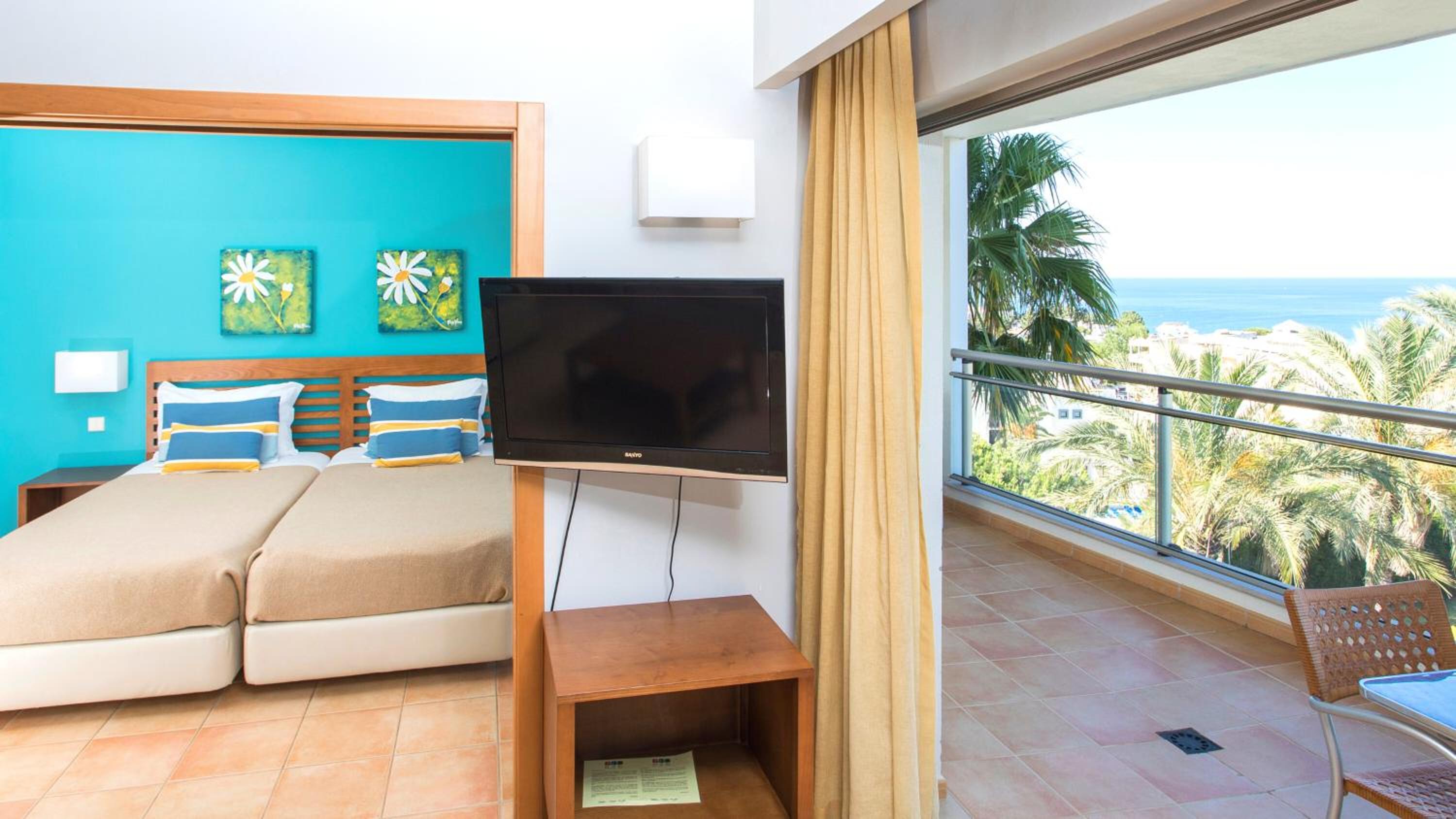One-Bedroom Apartment with Sea View