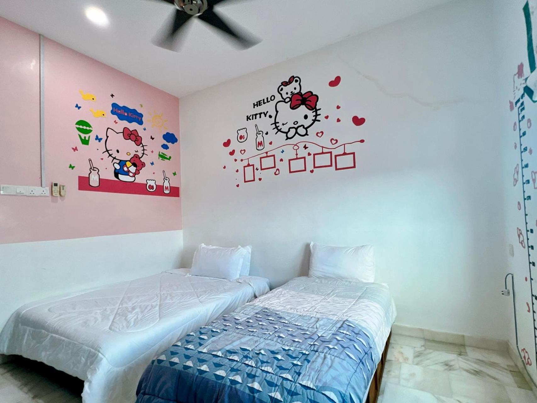 Twin Room with Private Bathroom photo 2