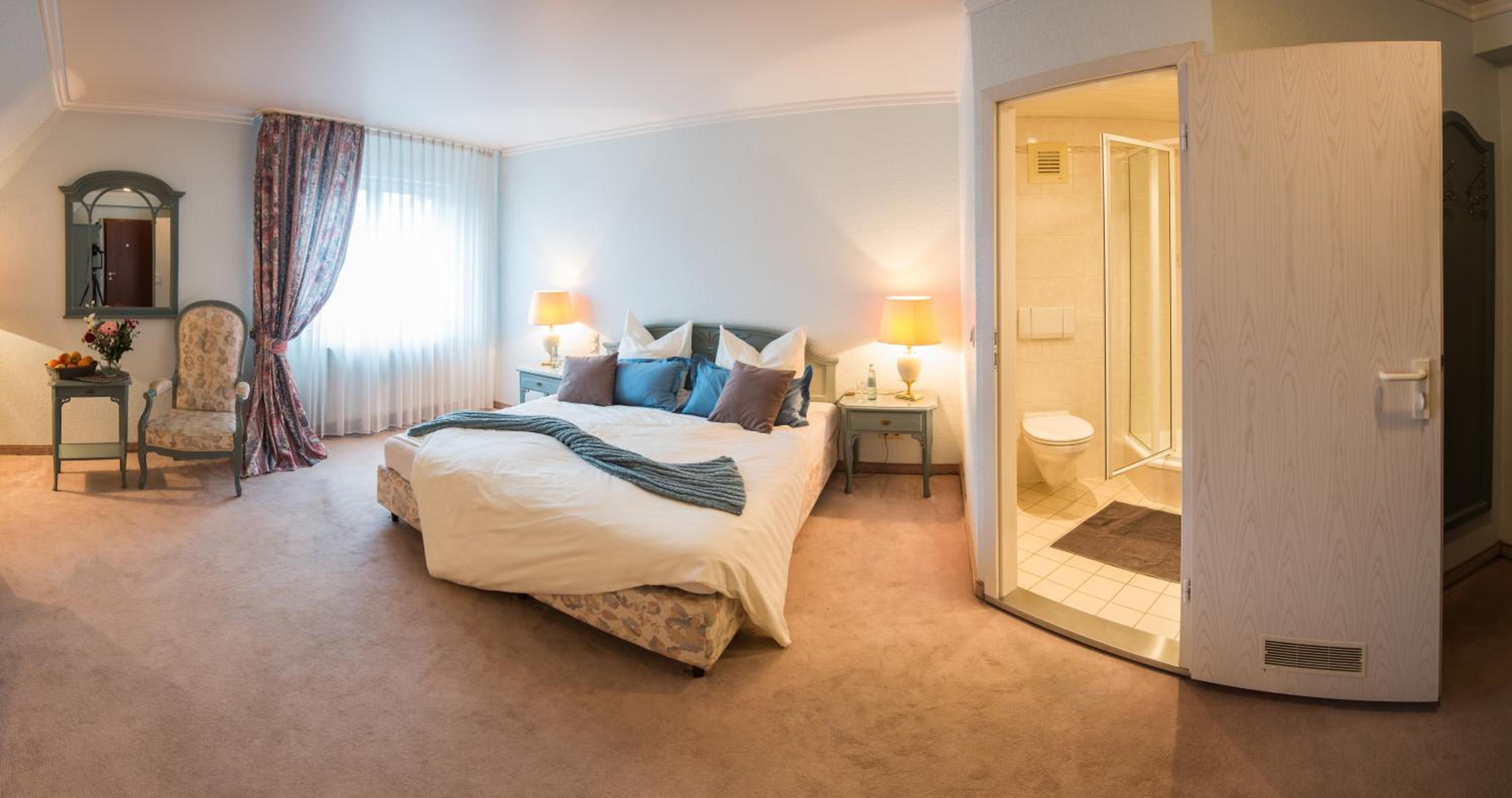 Deluxe Room (2 Adults + 1 Child) photo 2