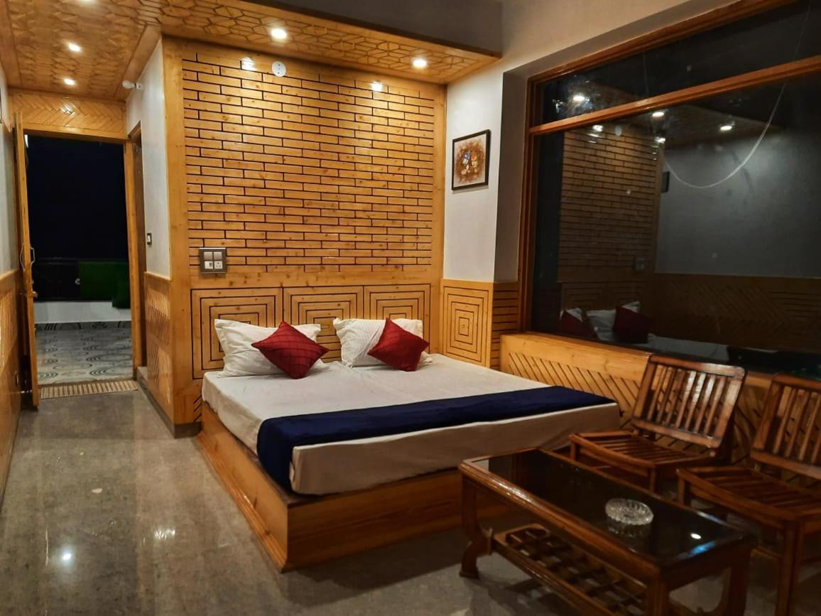 Deluxe Double Room with Balcony - Photo 1