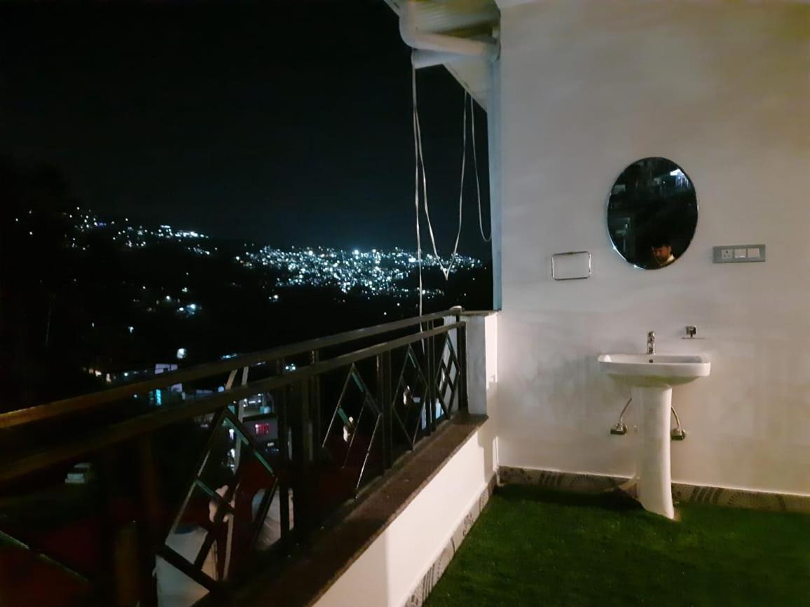 Deluxe Double Room with Balcony - Photo 5