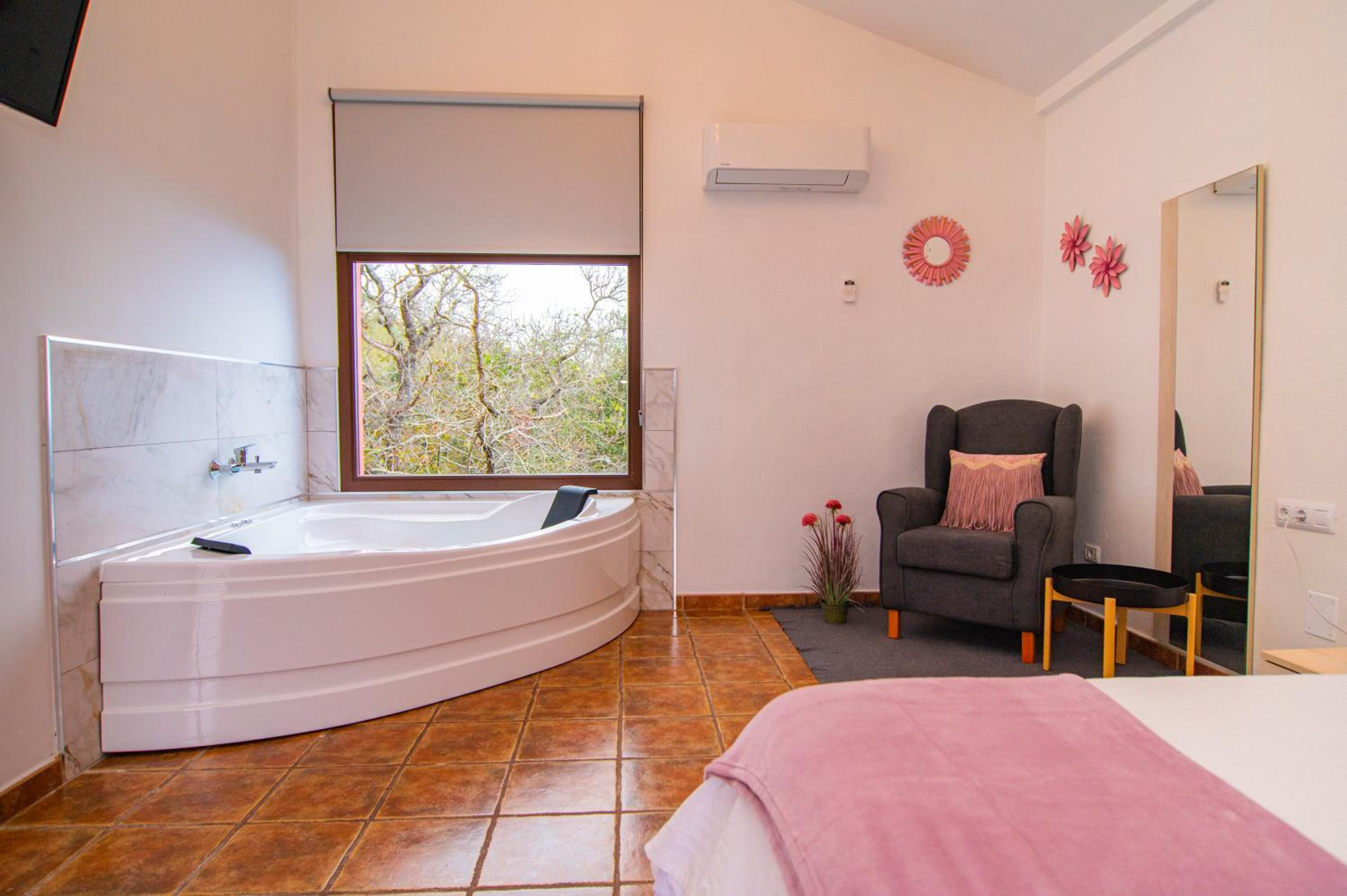 Superior Double Room with Garden View - Photo 9