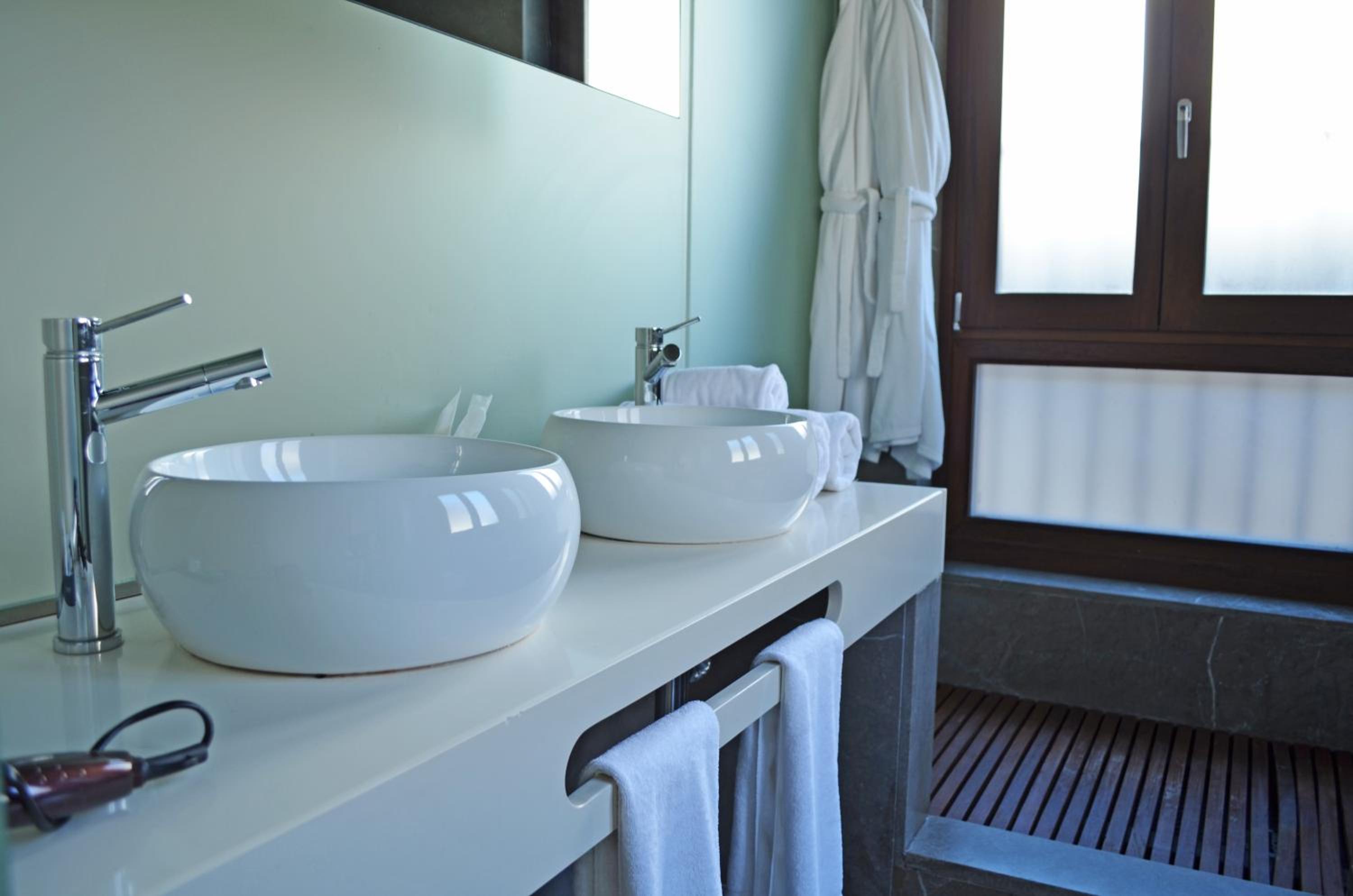 Suite with Alhambra View - Photo 9