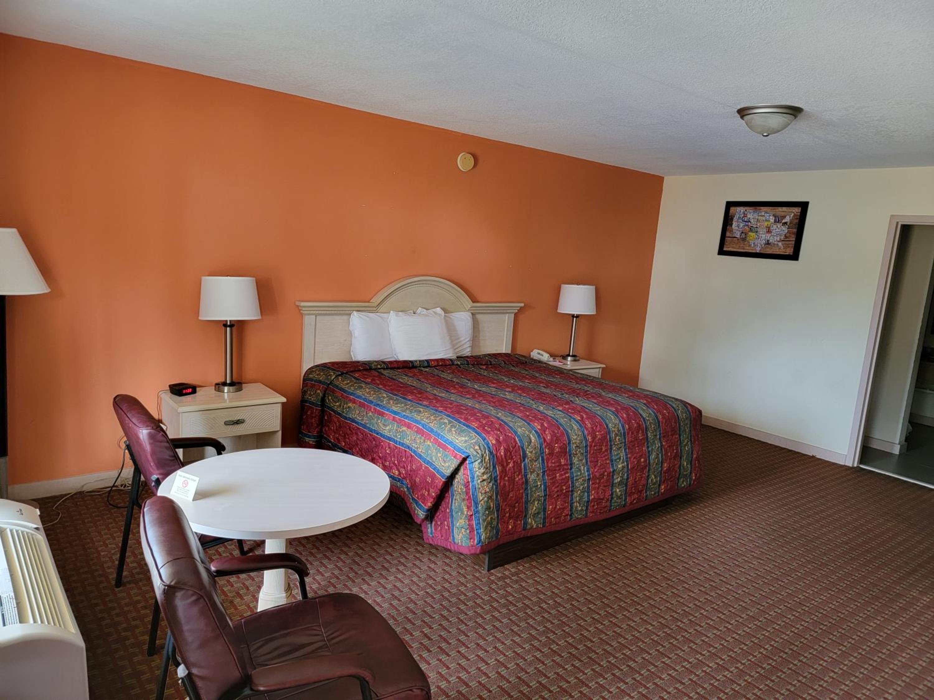 King Room - Non-Smoking - Photo 3