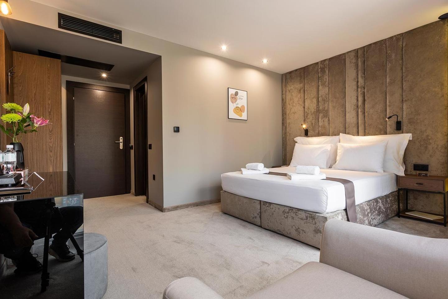 Deluxe Double or Twin Room	 - Photo 9