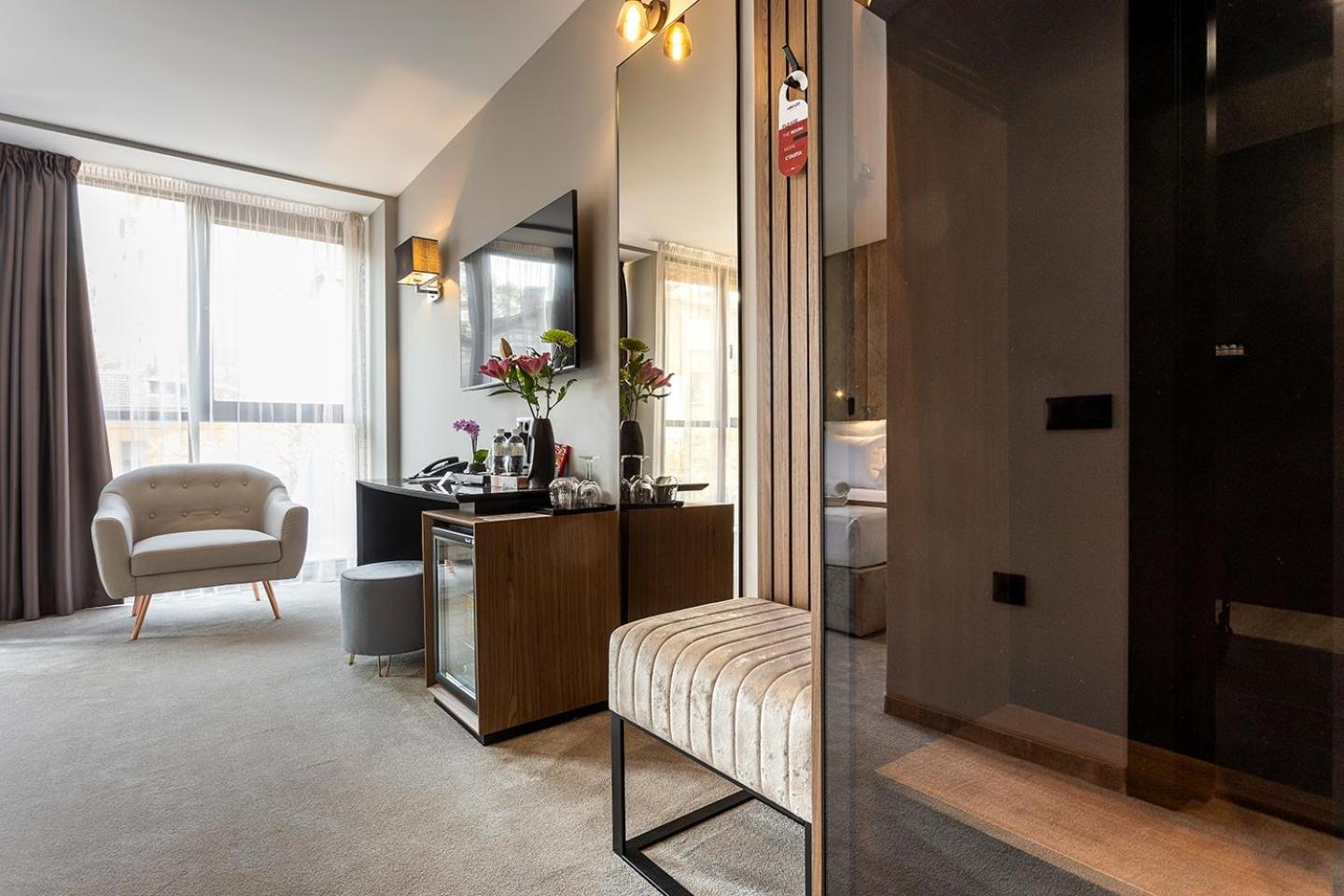 Deluxe Double or Twin Room	 - Photo 10