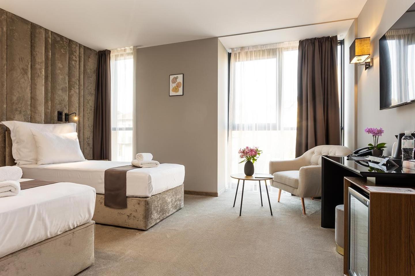 Deluxe Double or Twin Room	 - Photo 18
