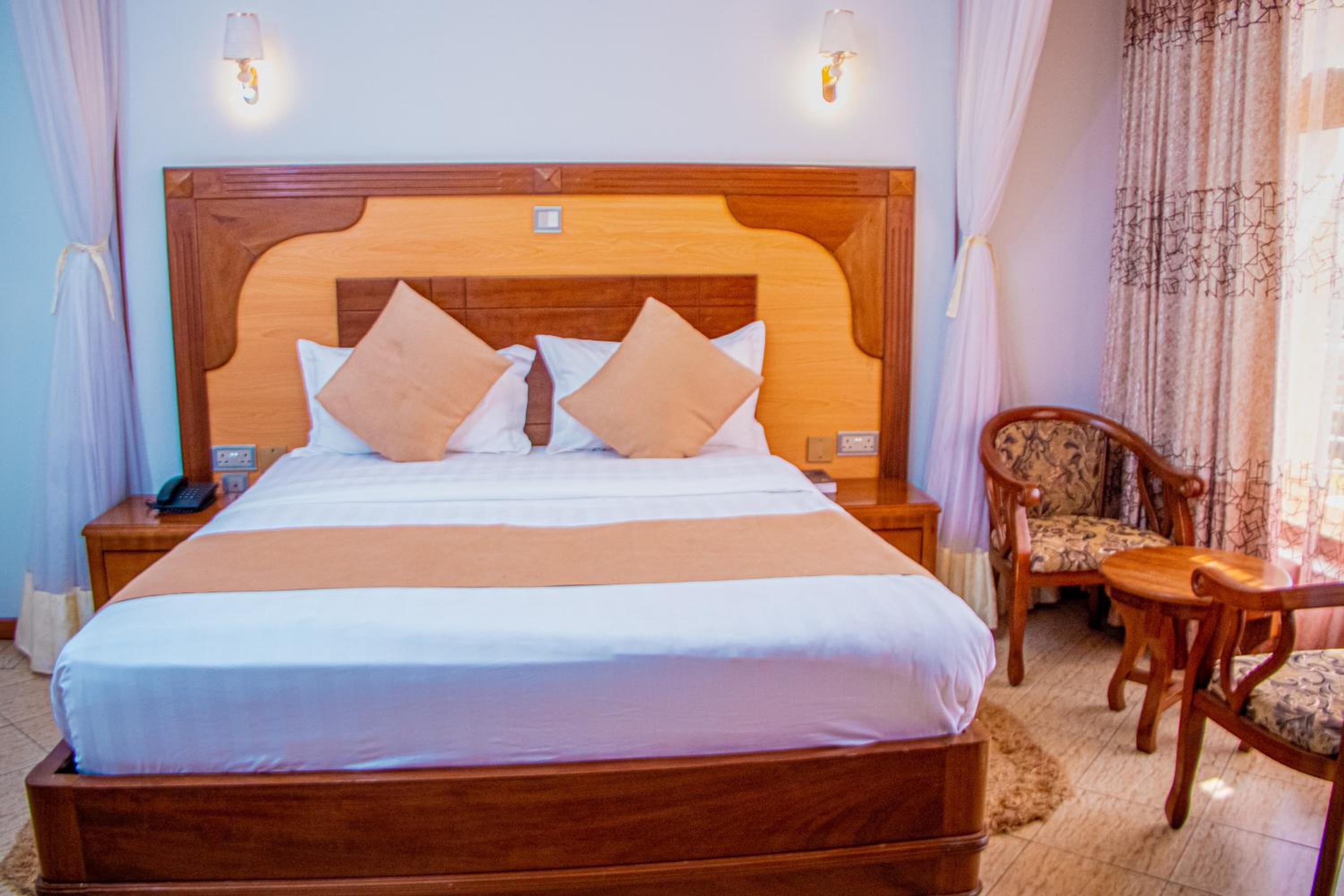 Standard Queen Room photo 2