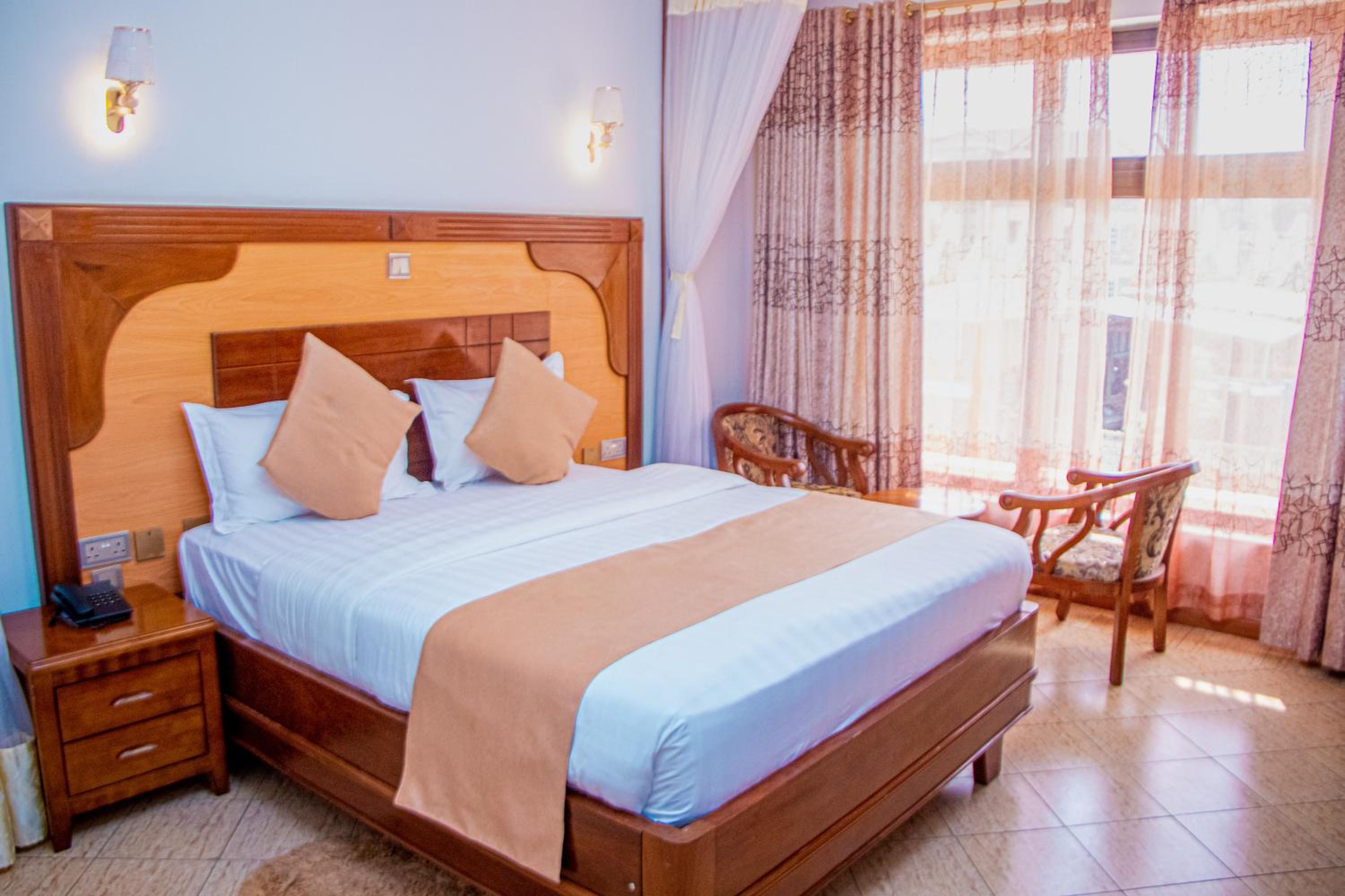 Standard Queen Room