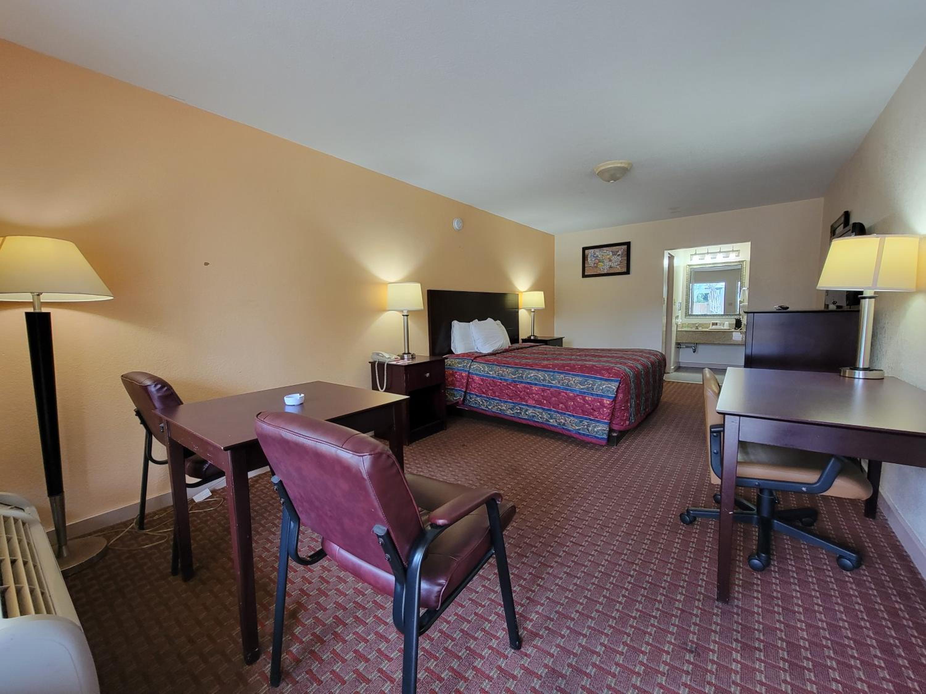 King Room - Non-Smoking - Photo 2