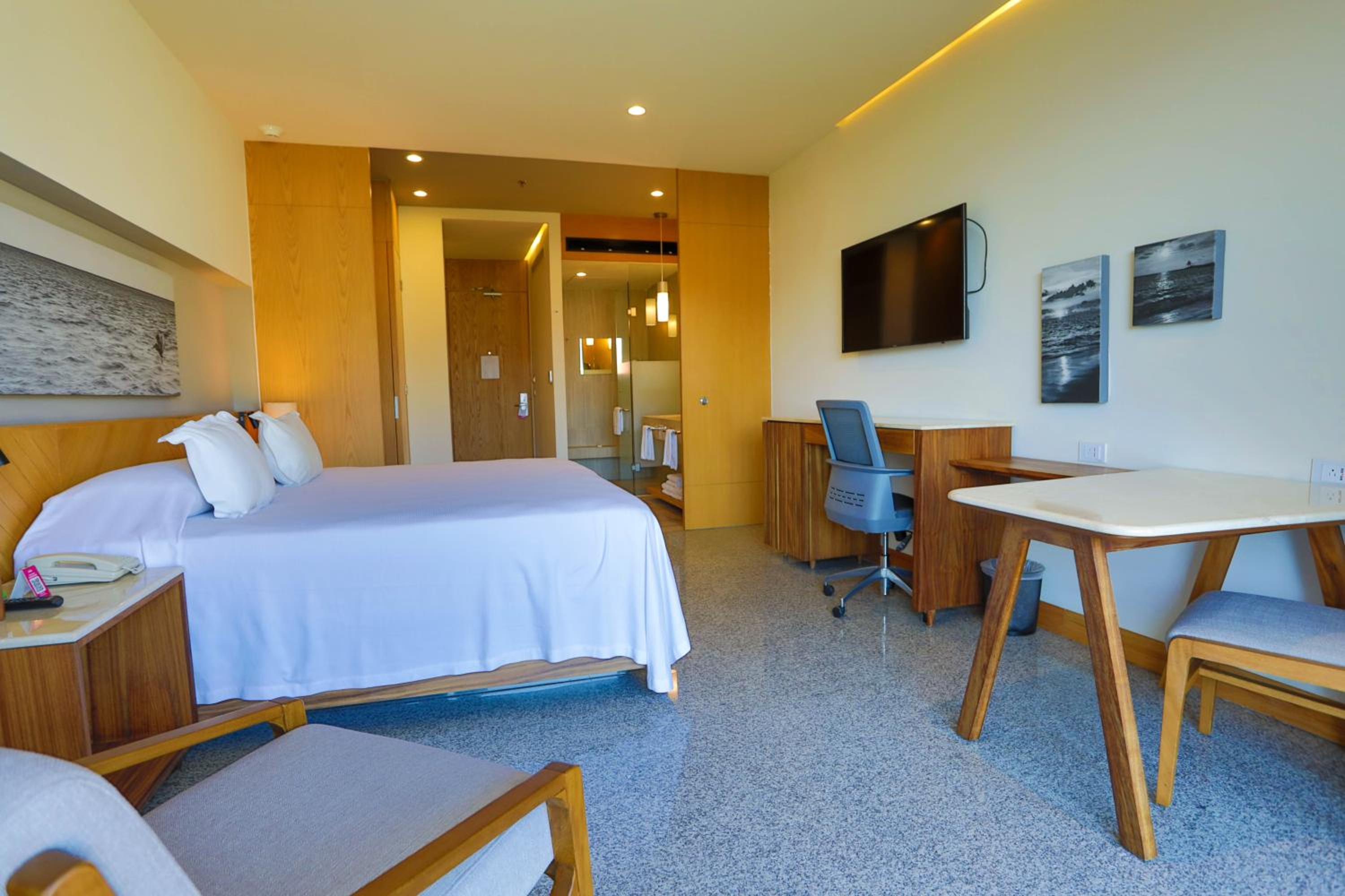 Deluxe Room - Photo 1