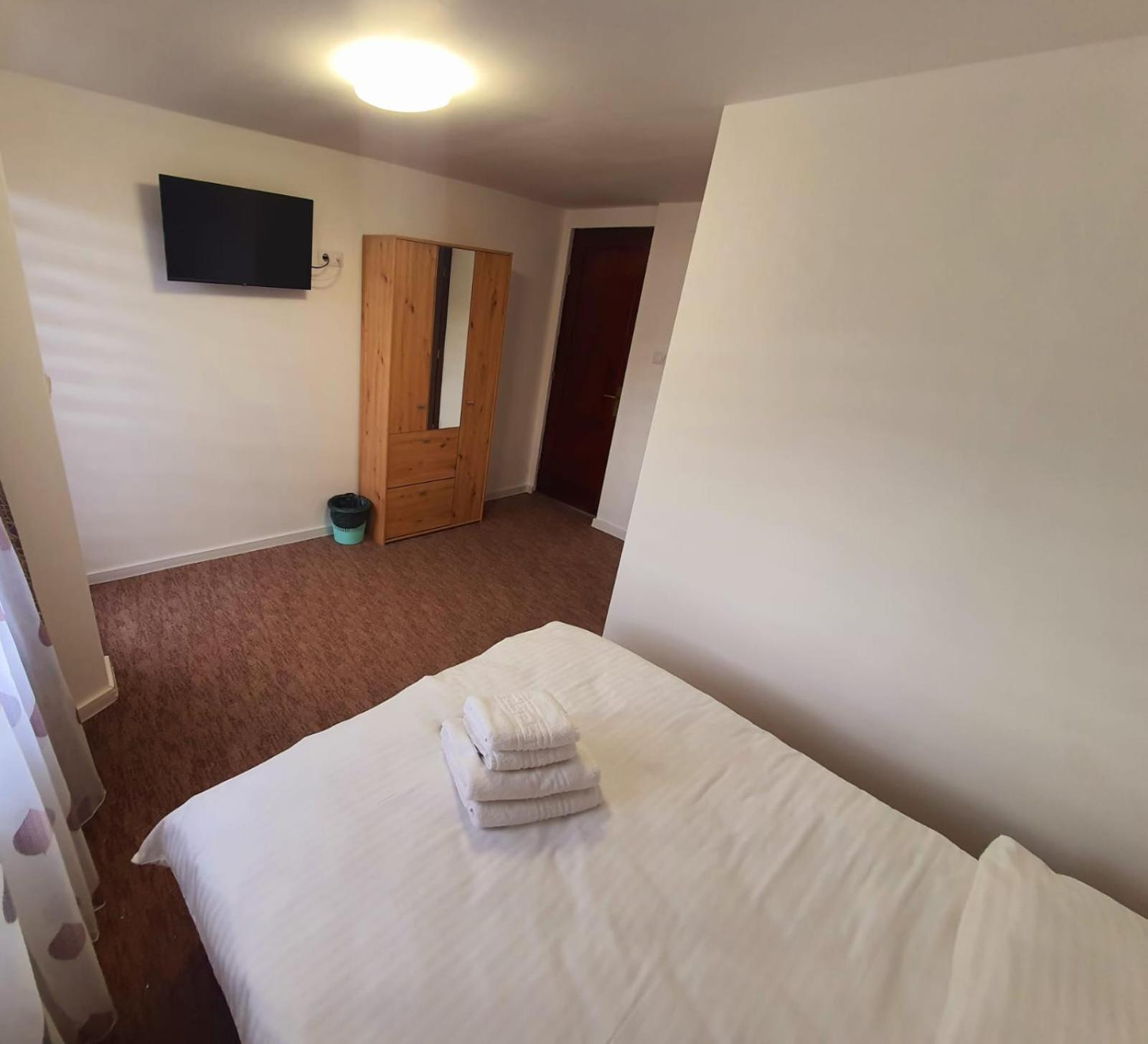 Double Room with Balcony - Photo 4