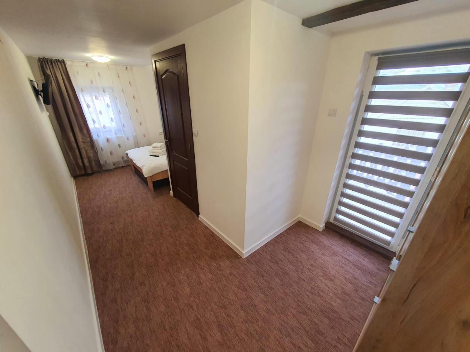 Double Room with Balcony - Photo 5