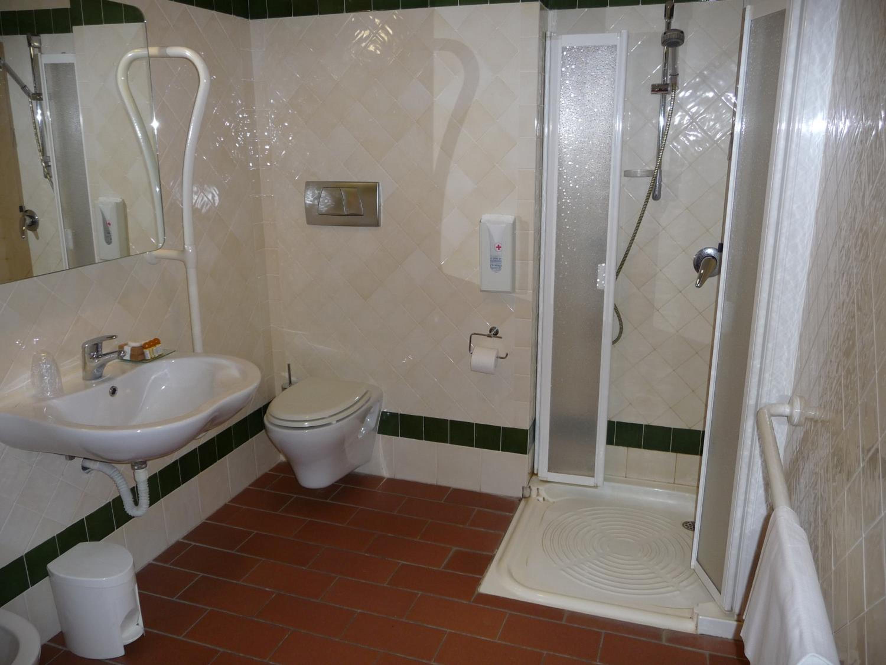 Double or Twin Room - Photo 5