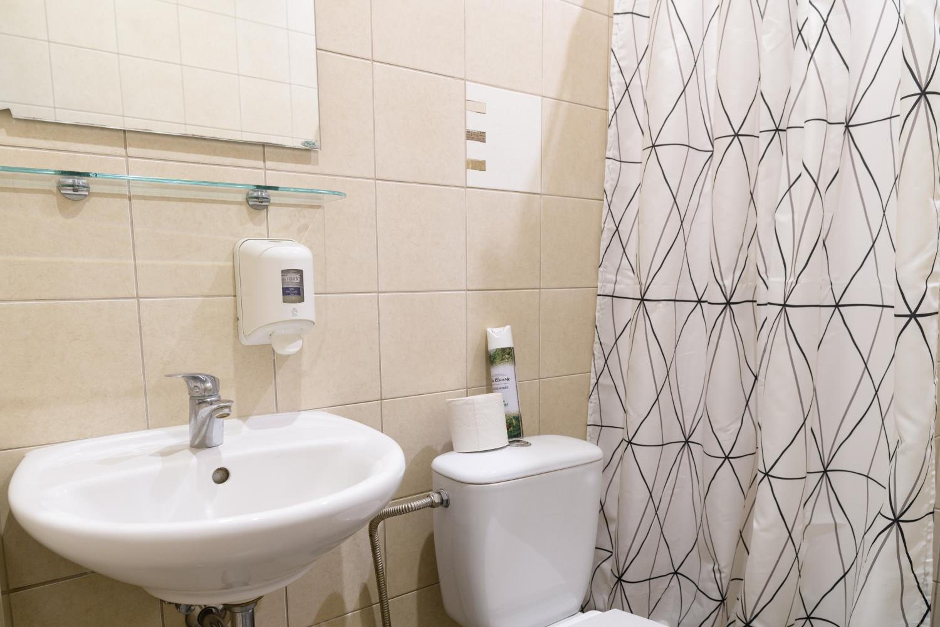 Double or Twin Room - Photo 37