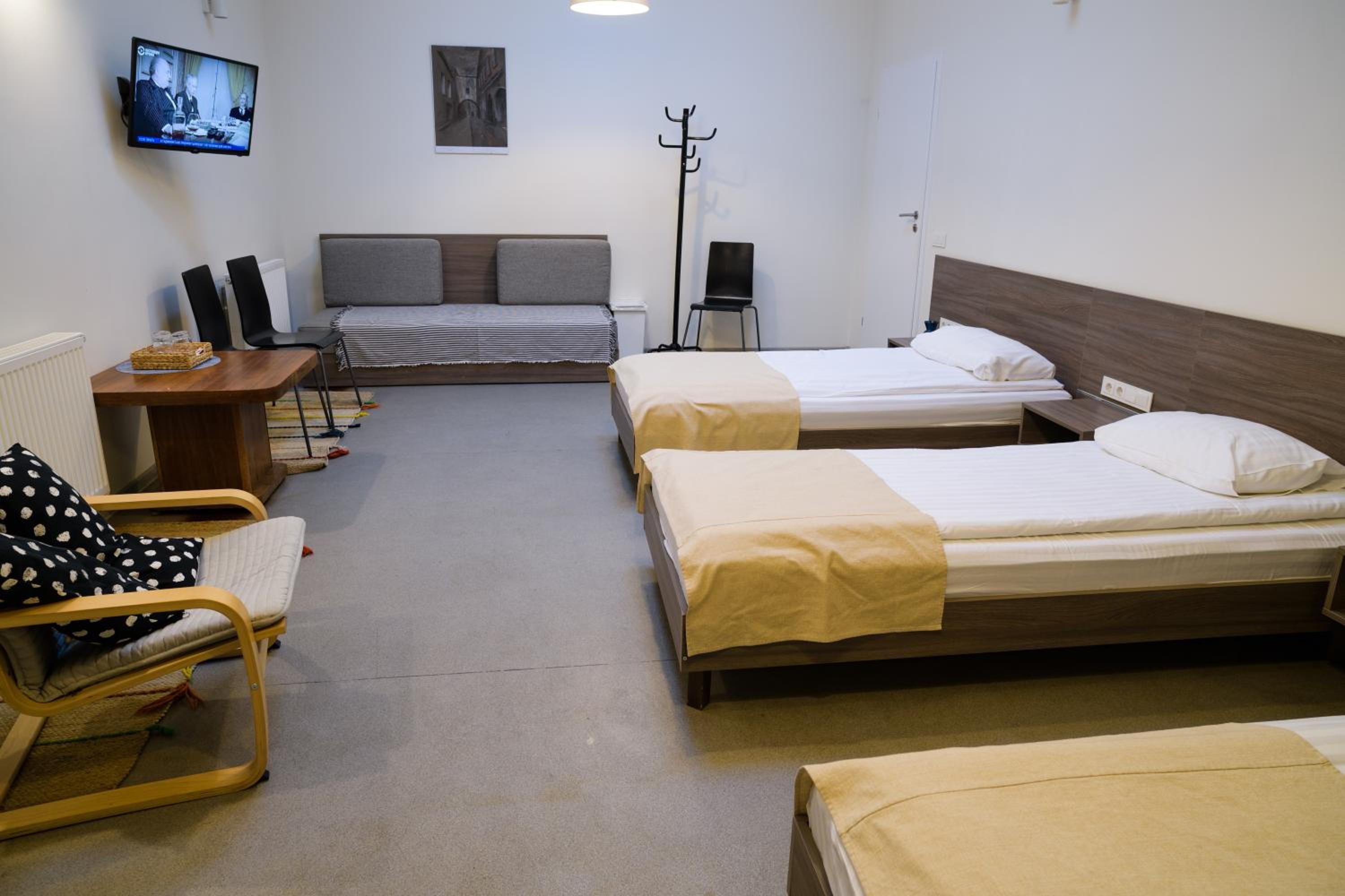 Quadruple Room - Photo 18
