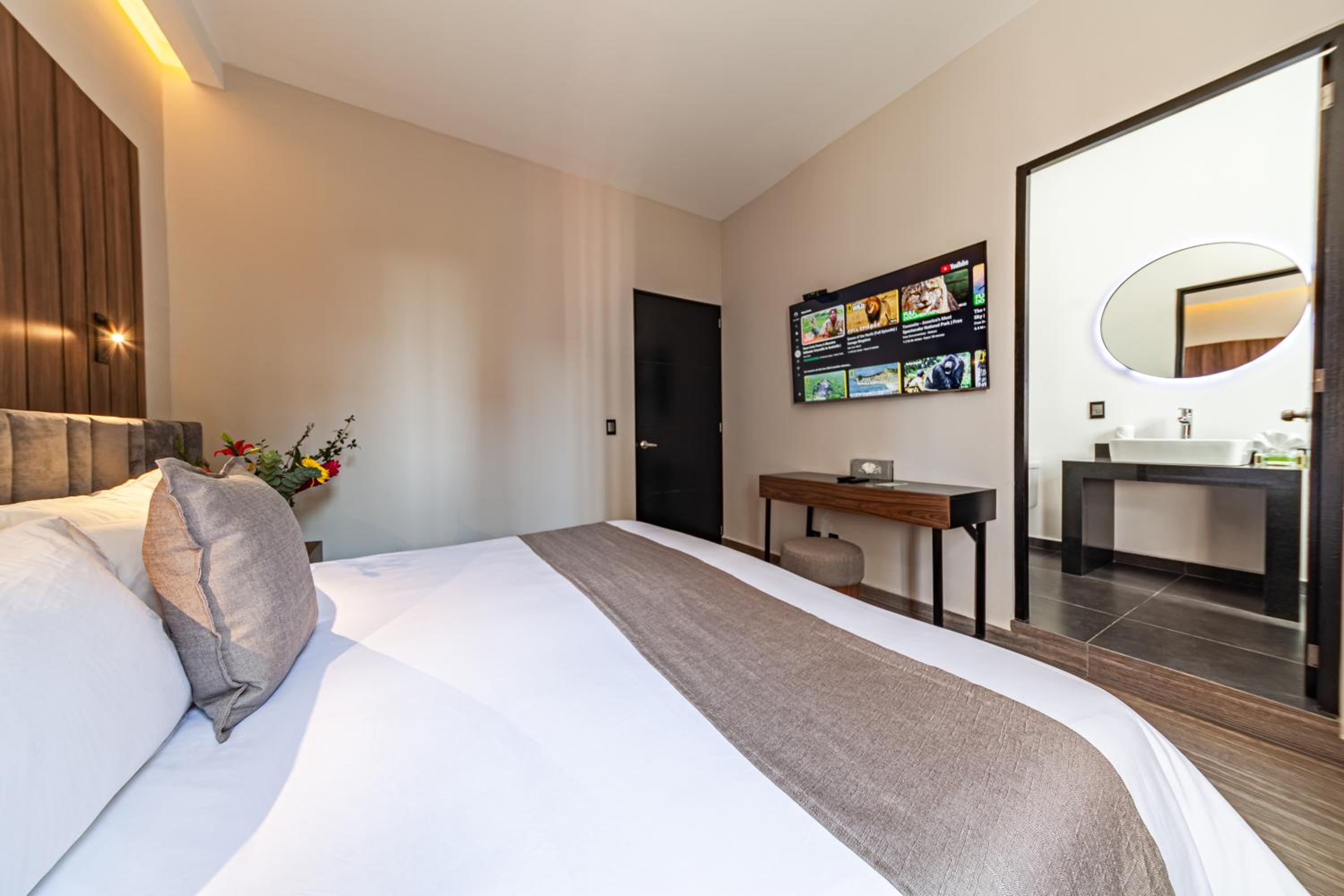 Superior Suite - Photo 2