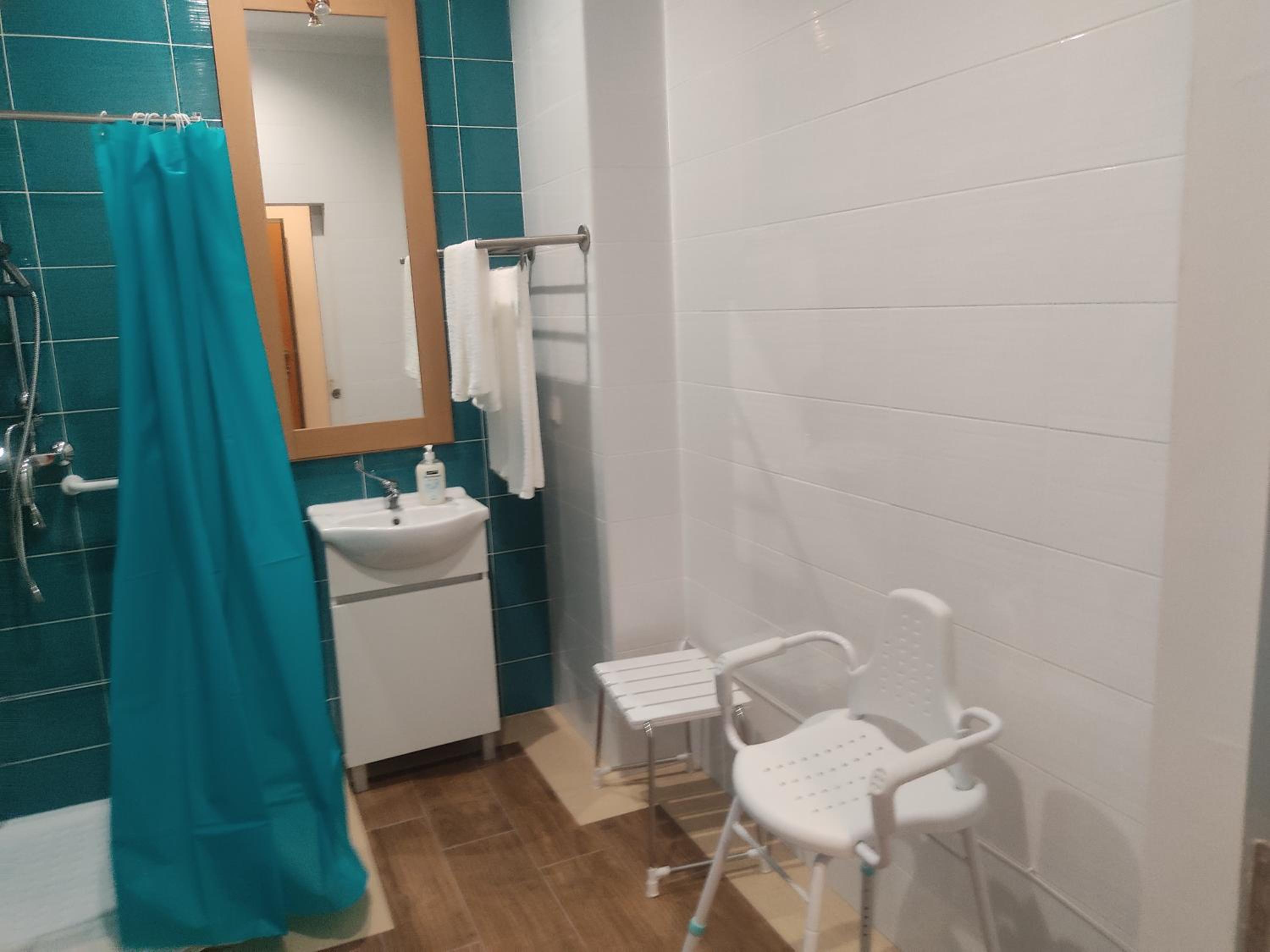Twin Room - Disability Access photo 2