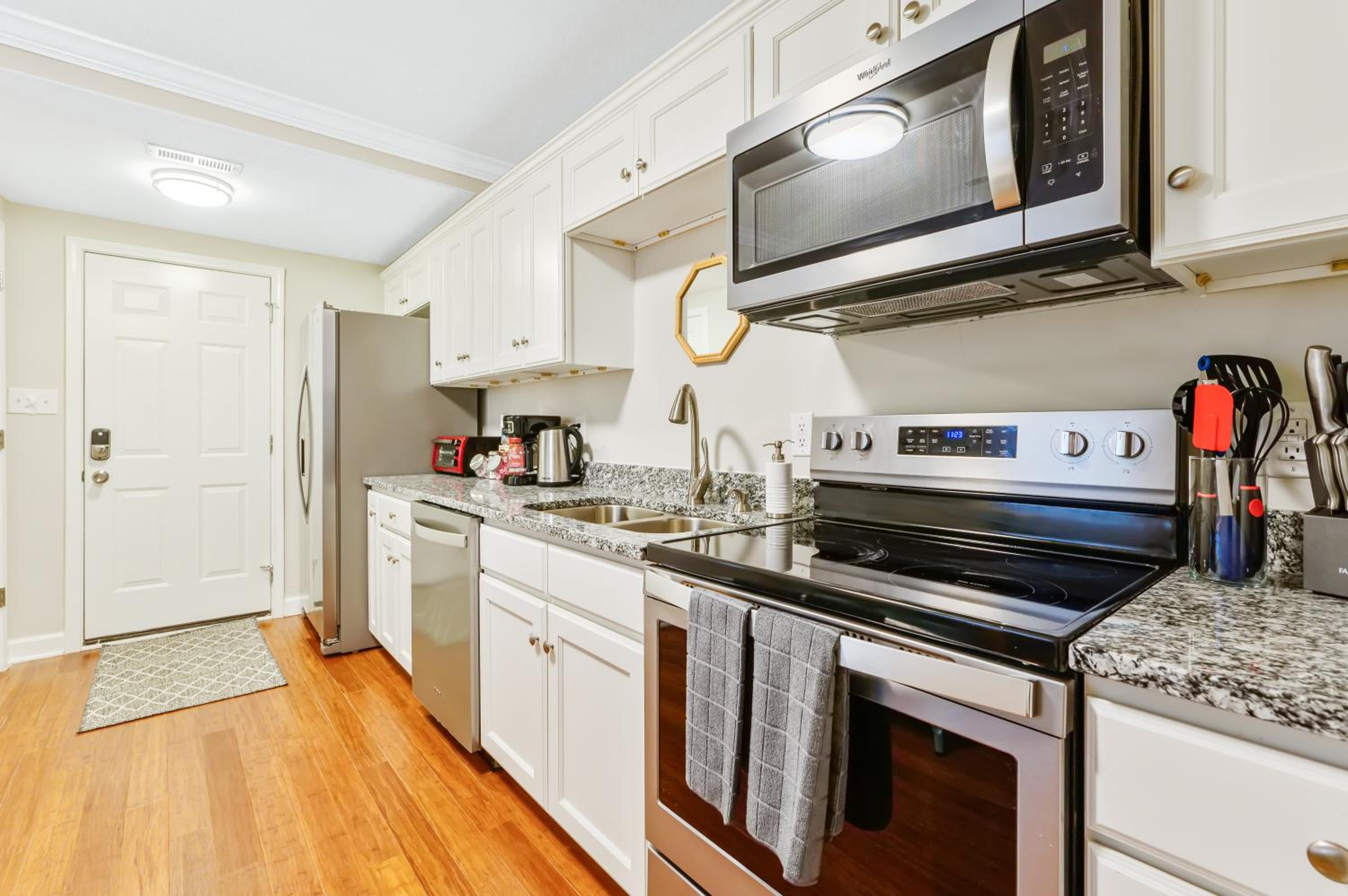 Three-Bedroom House photo 3