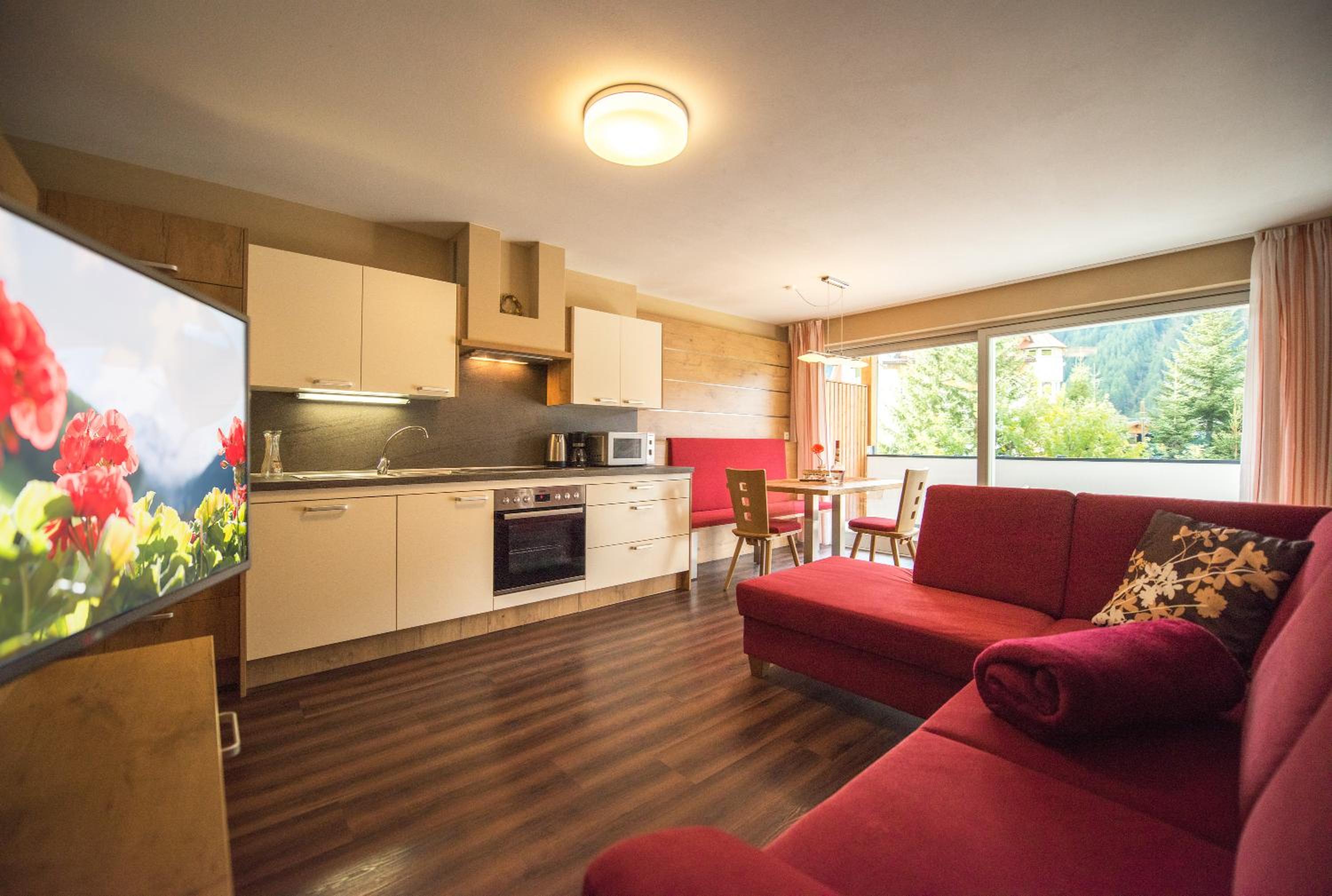 Superior One-Bedroom Apartment with Balcony photo 2