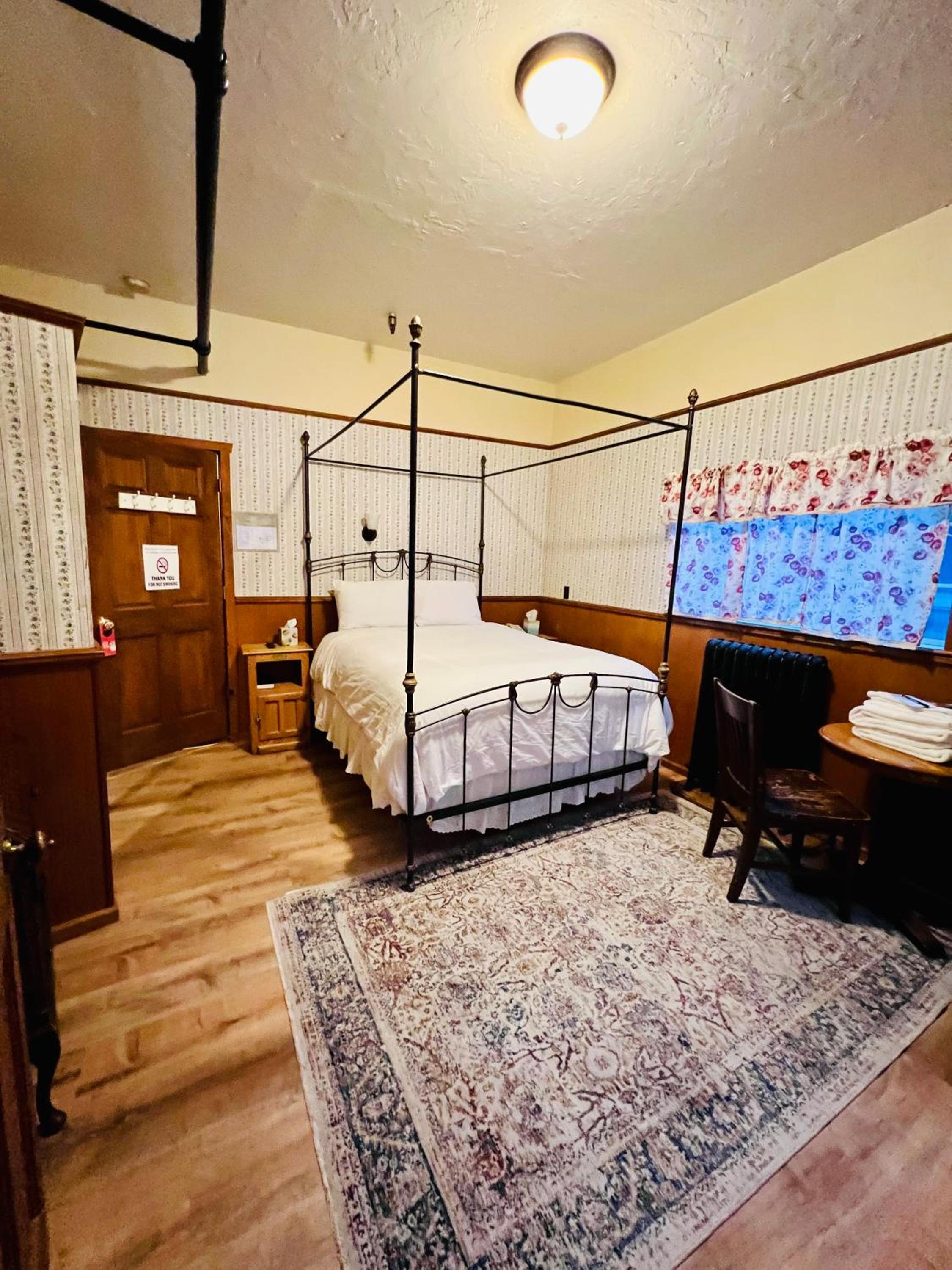 Queen Studio