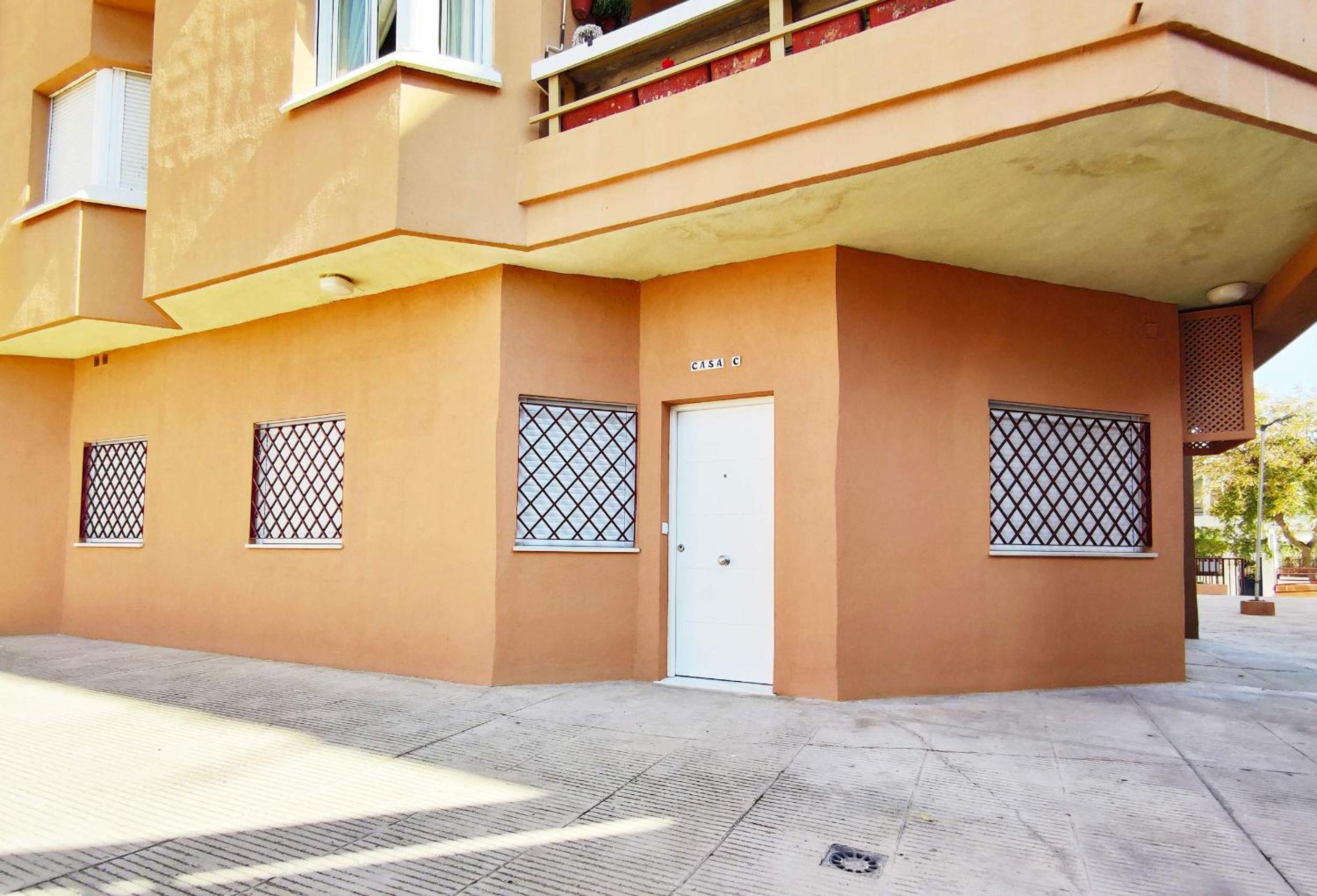 Three-Bedroom House photo 3