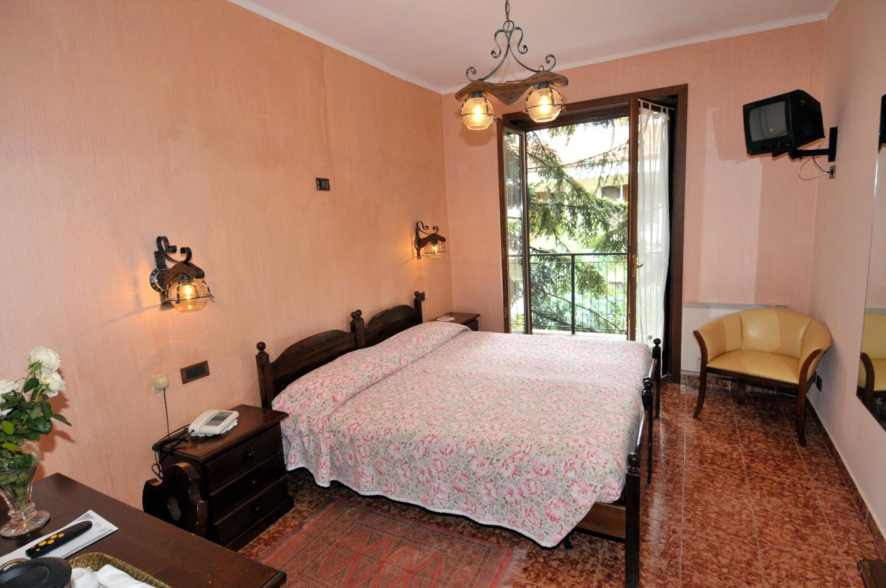 Standard Double or Twin Room photo 1