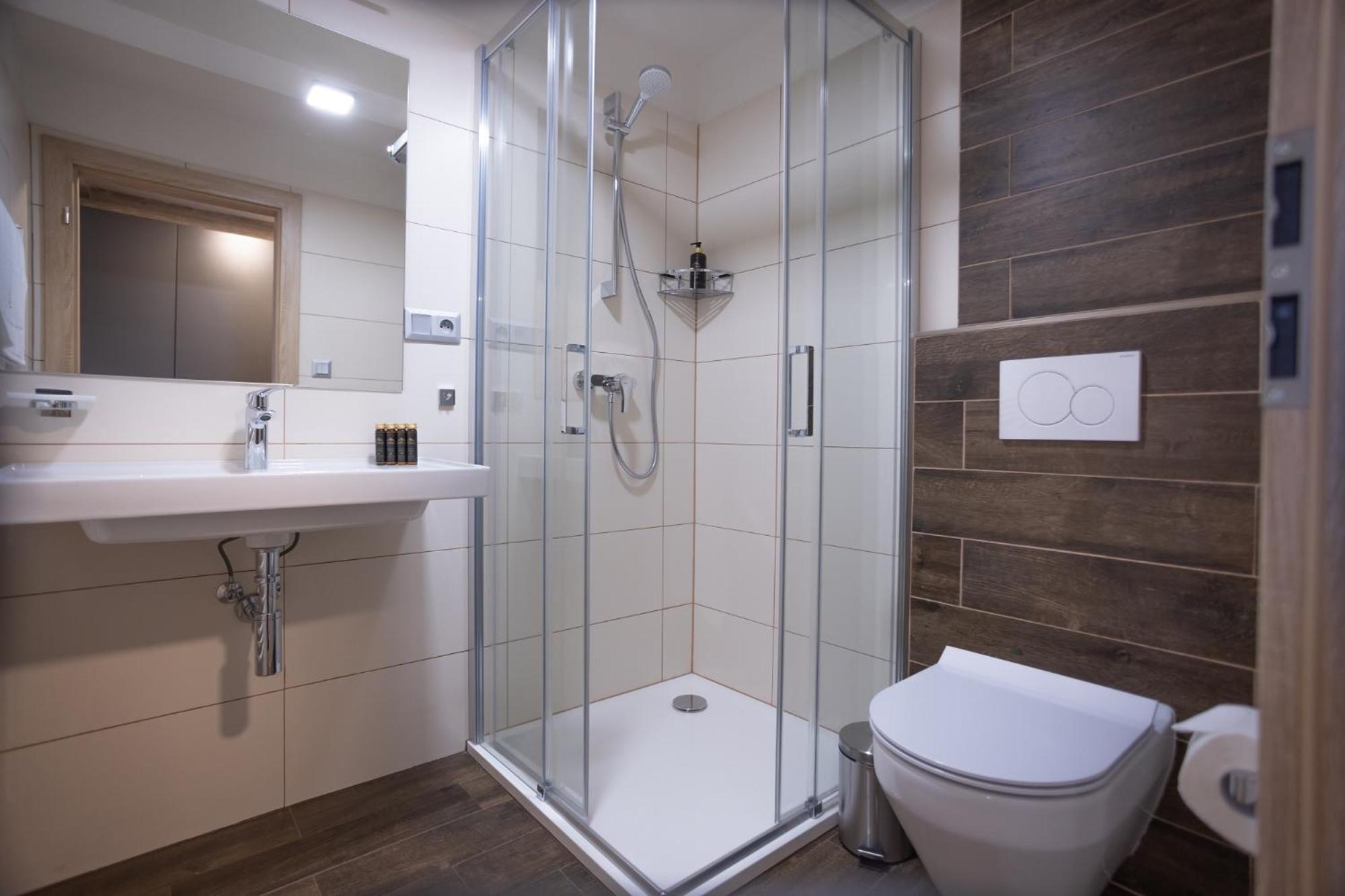 Studio Apartment - Photo 4