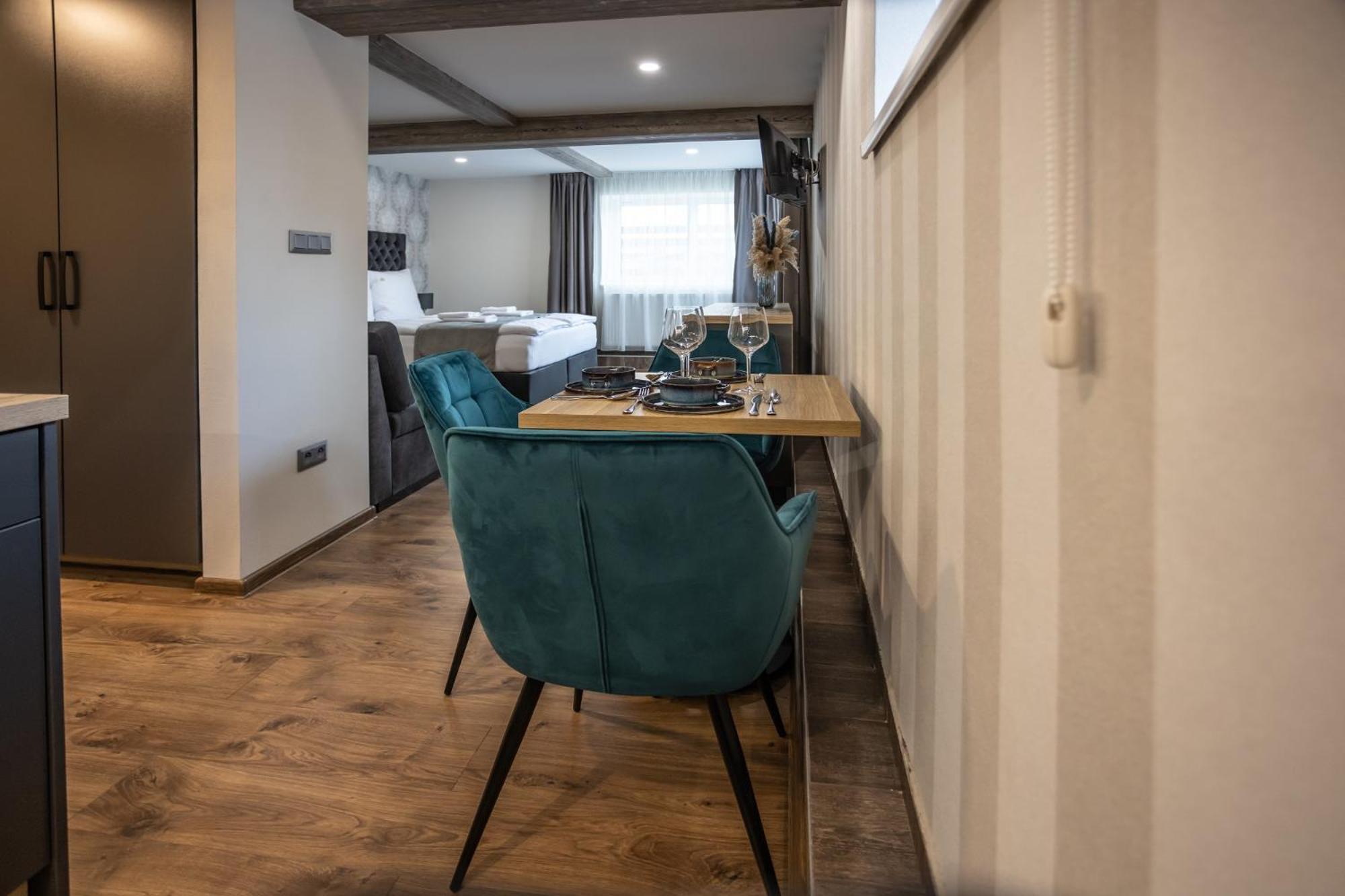 Studio Apartment - Photo 2