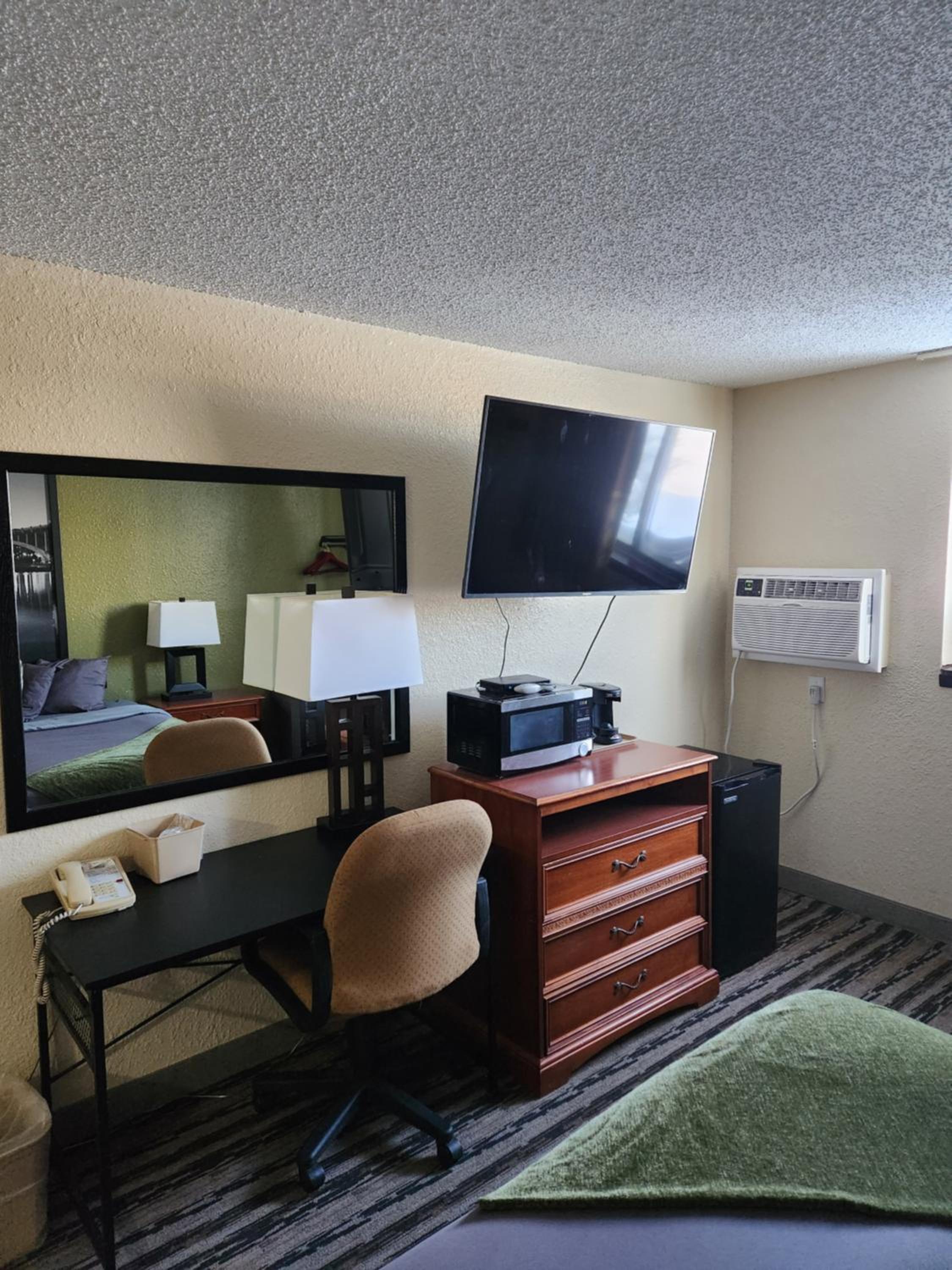 Standard King Room photo 3