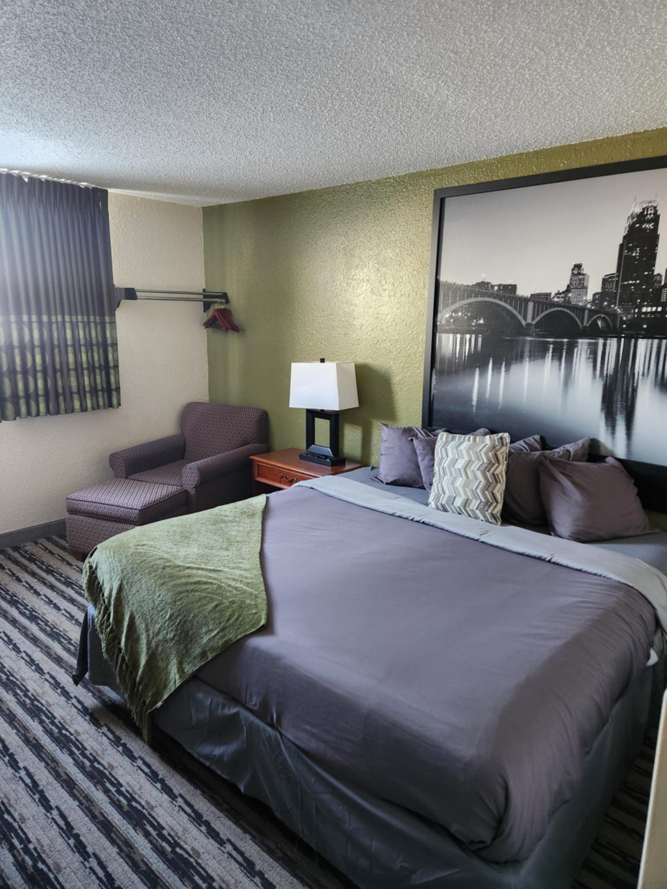 Standard King Room photo 2